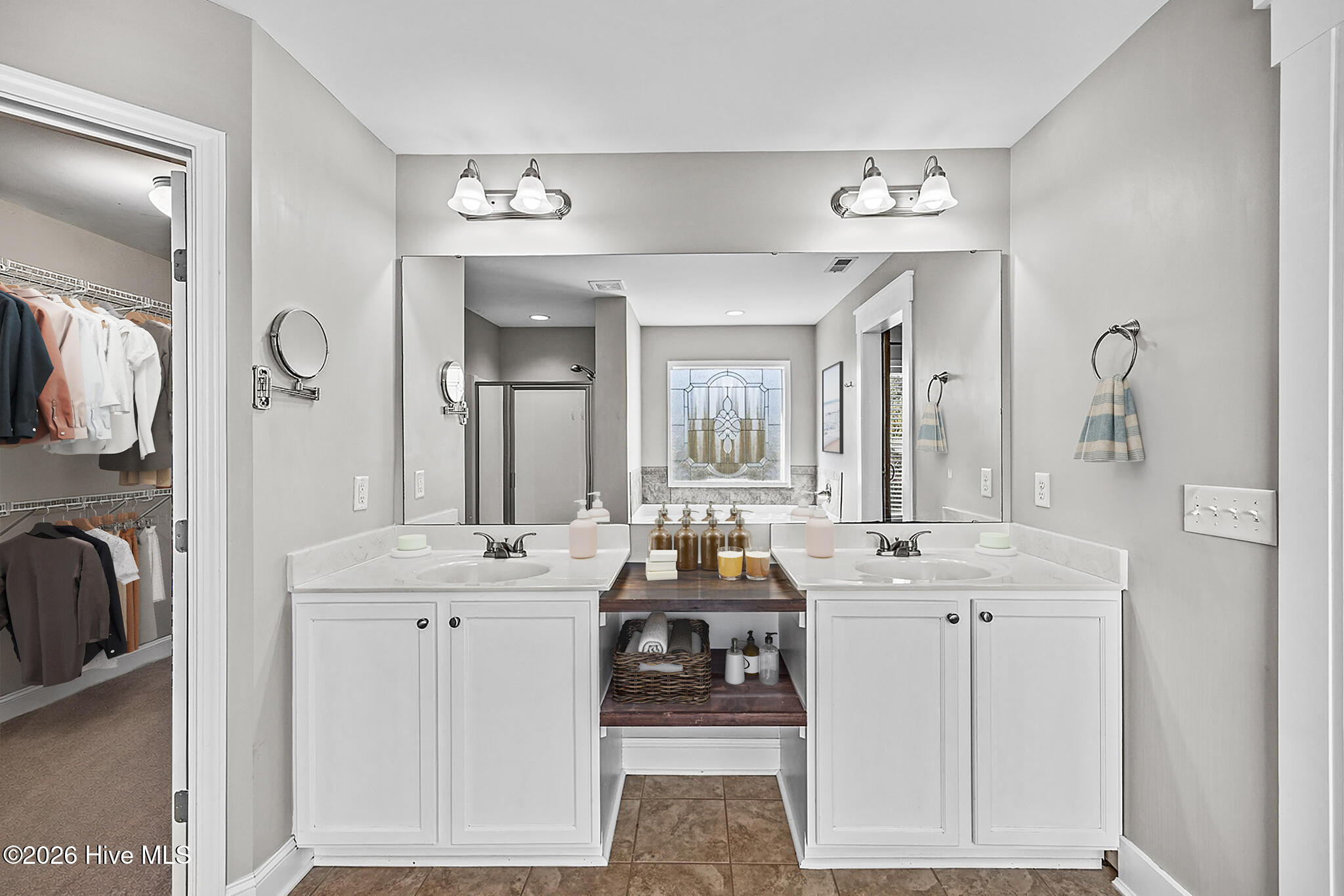 100561855 | Photo 26