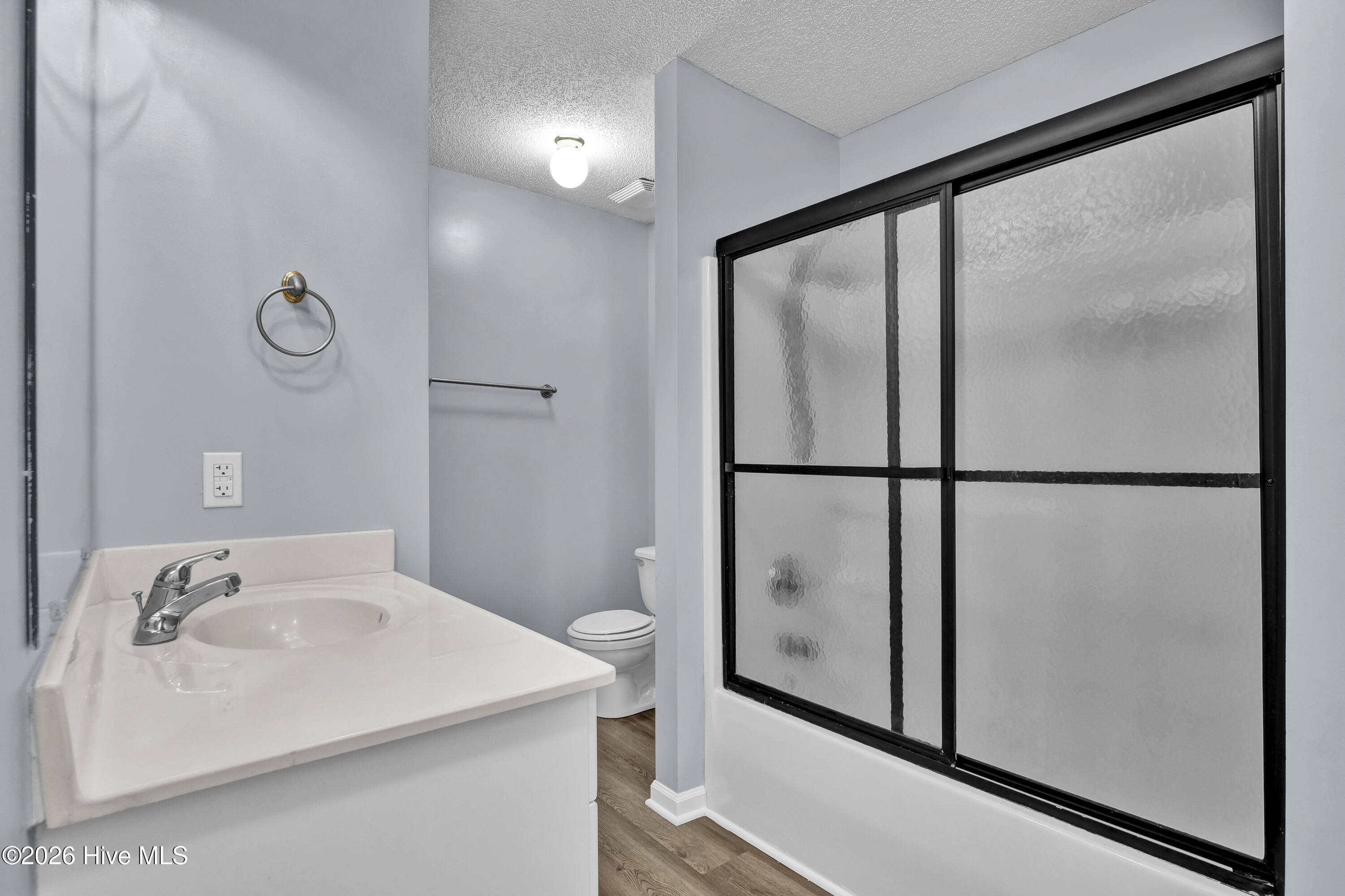 100564237 | Photo 20