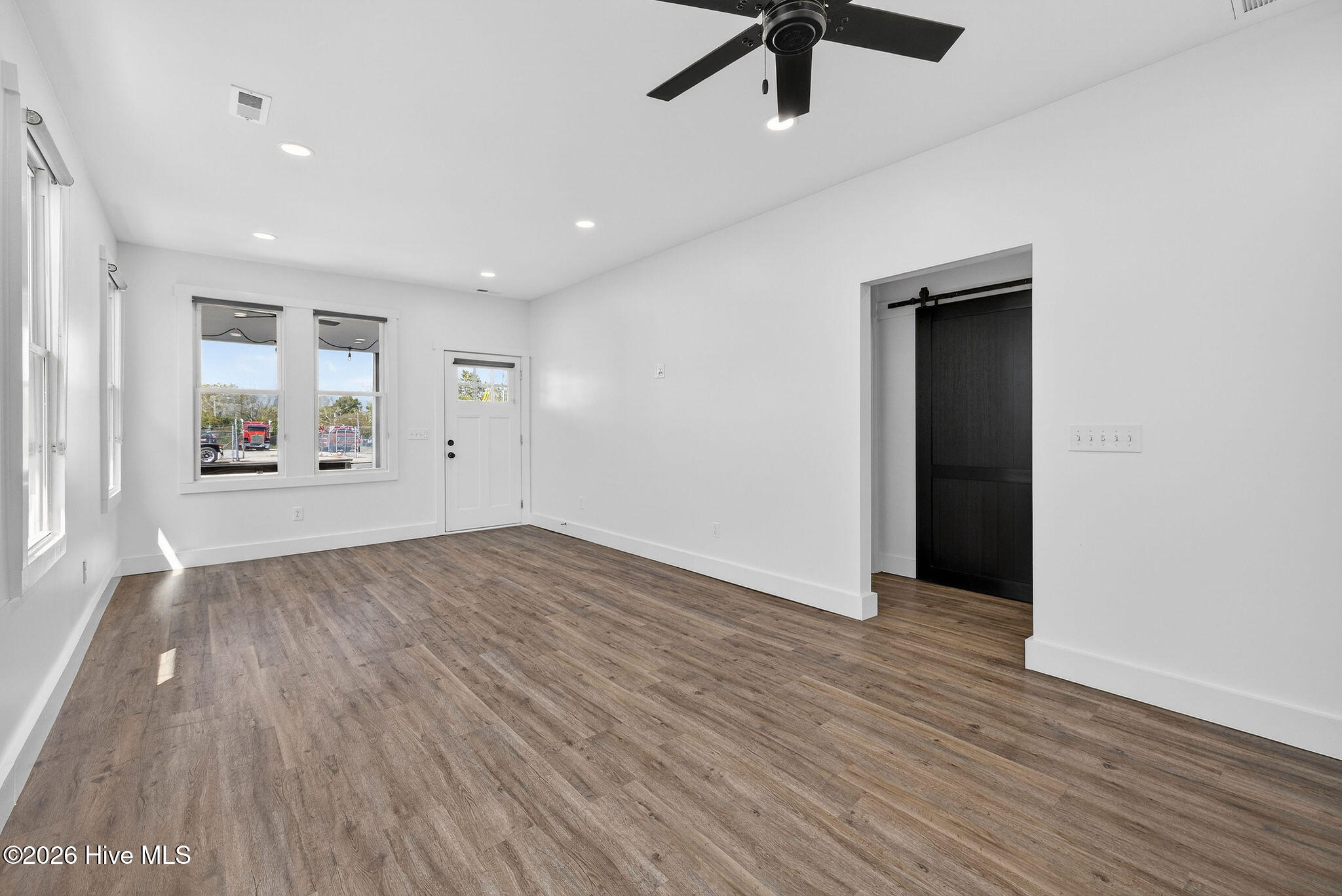 100563624 | Photo 13