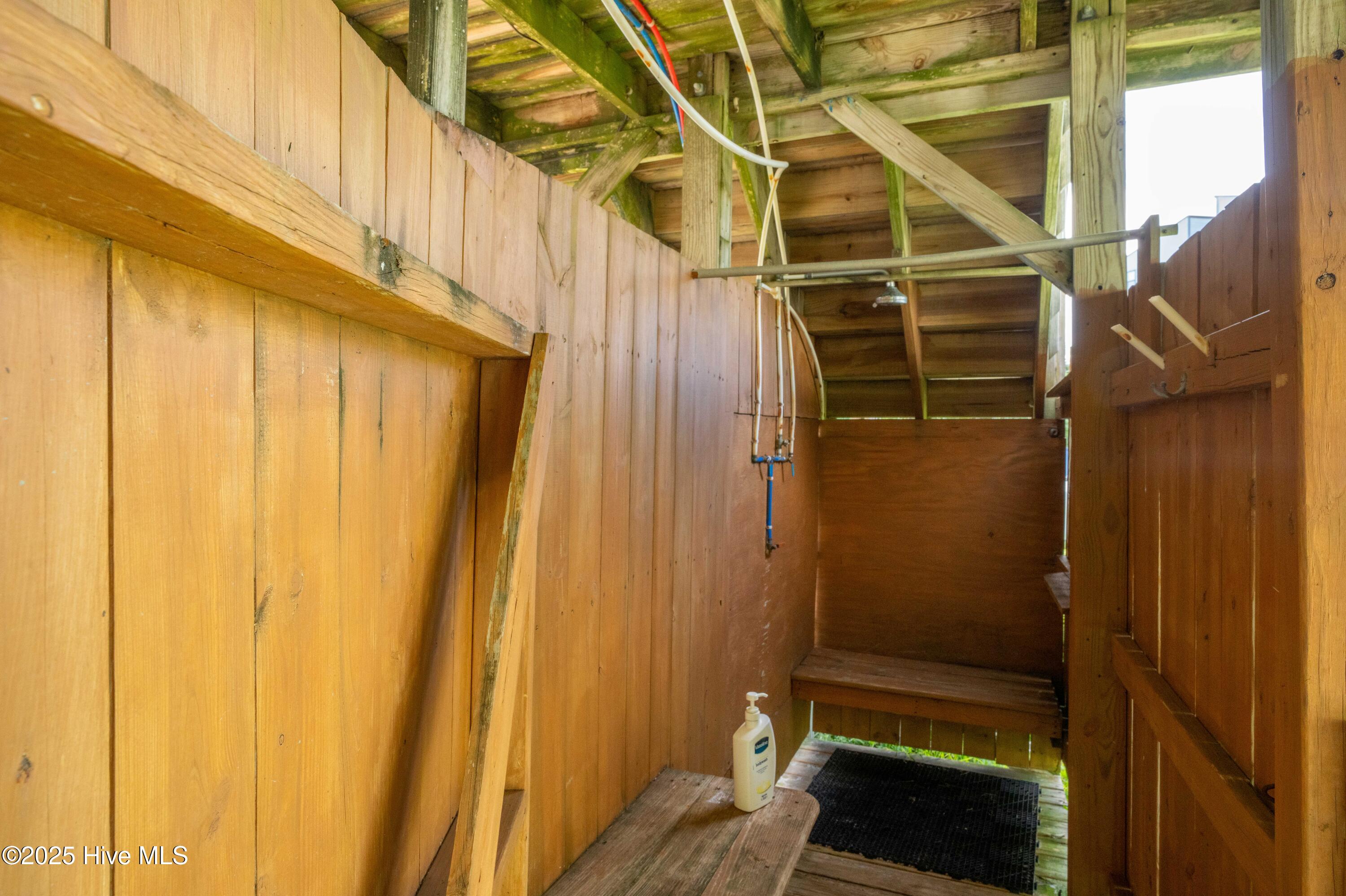 100534392 | Photo 33