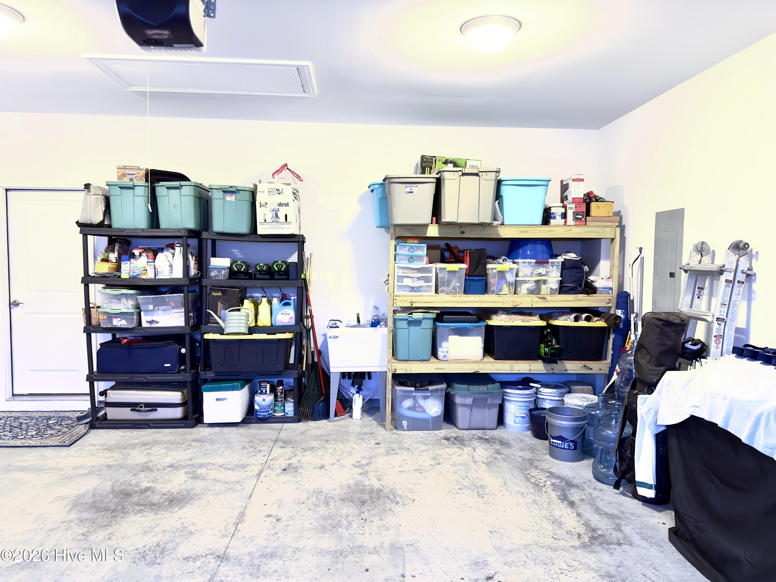 100548790 | Photo 35