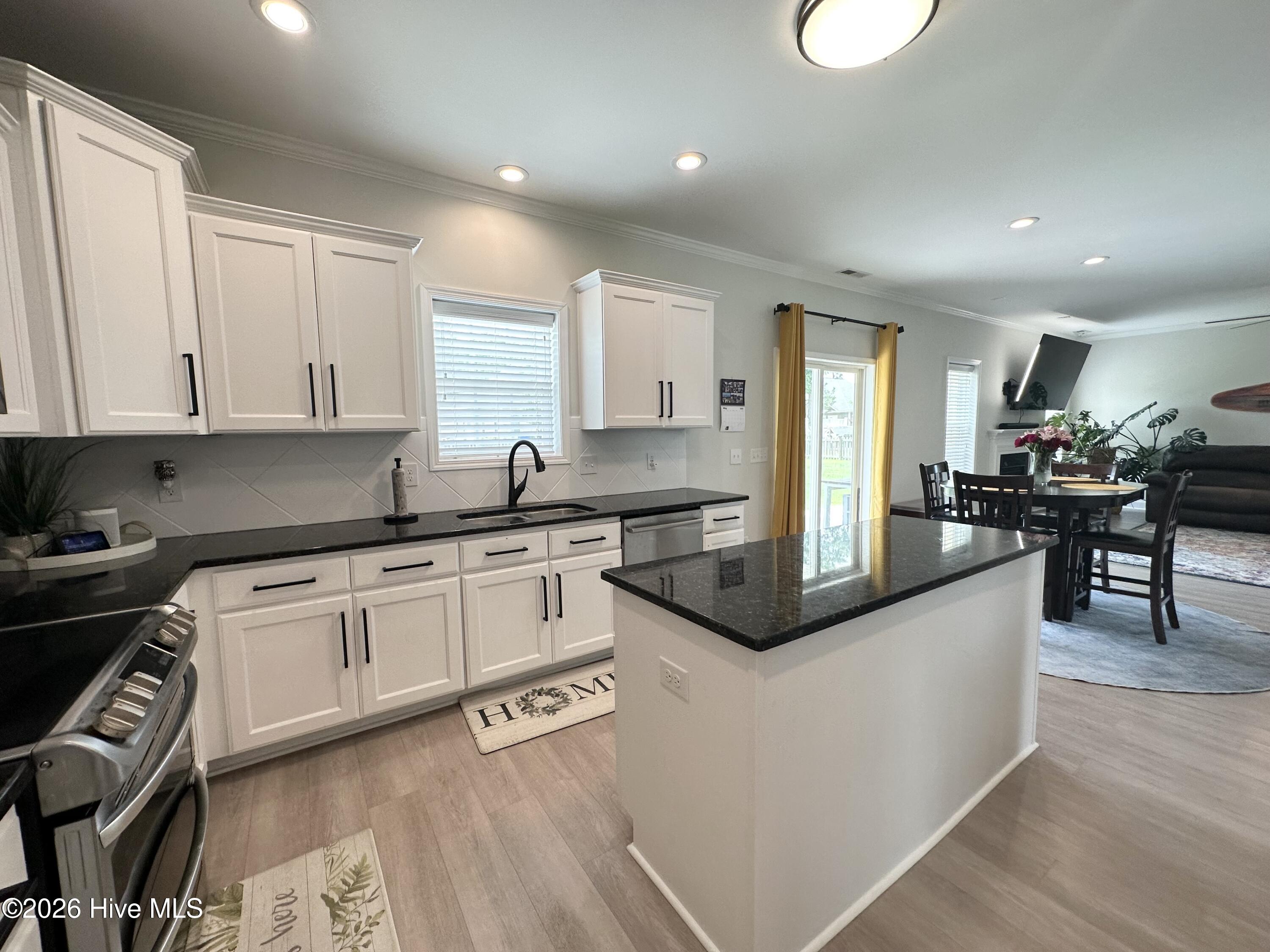 100563138 | Photo 60