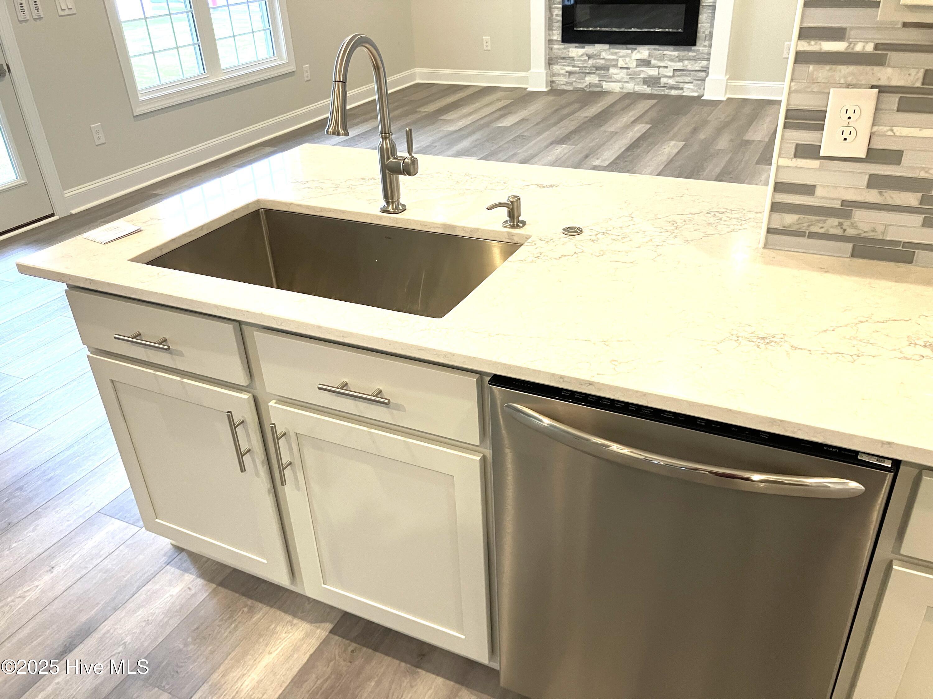 100514159 | Photo 10