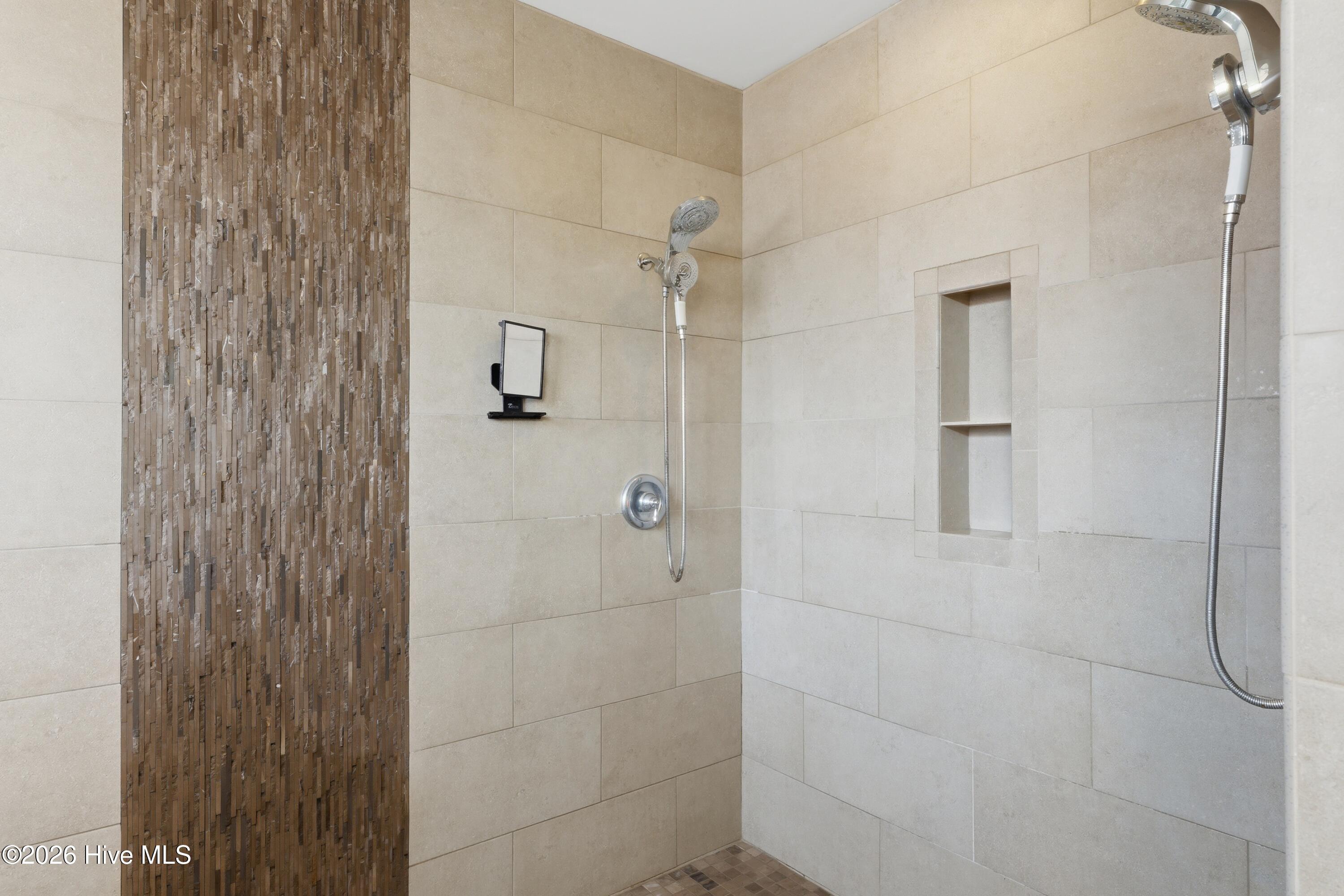 100564294 | Photo 52