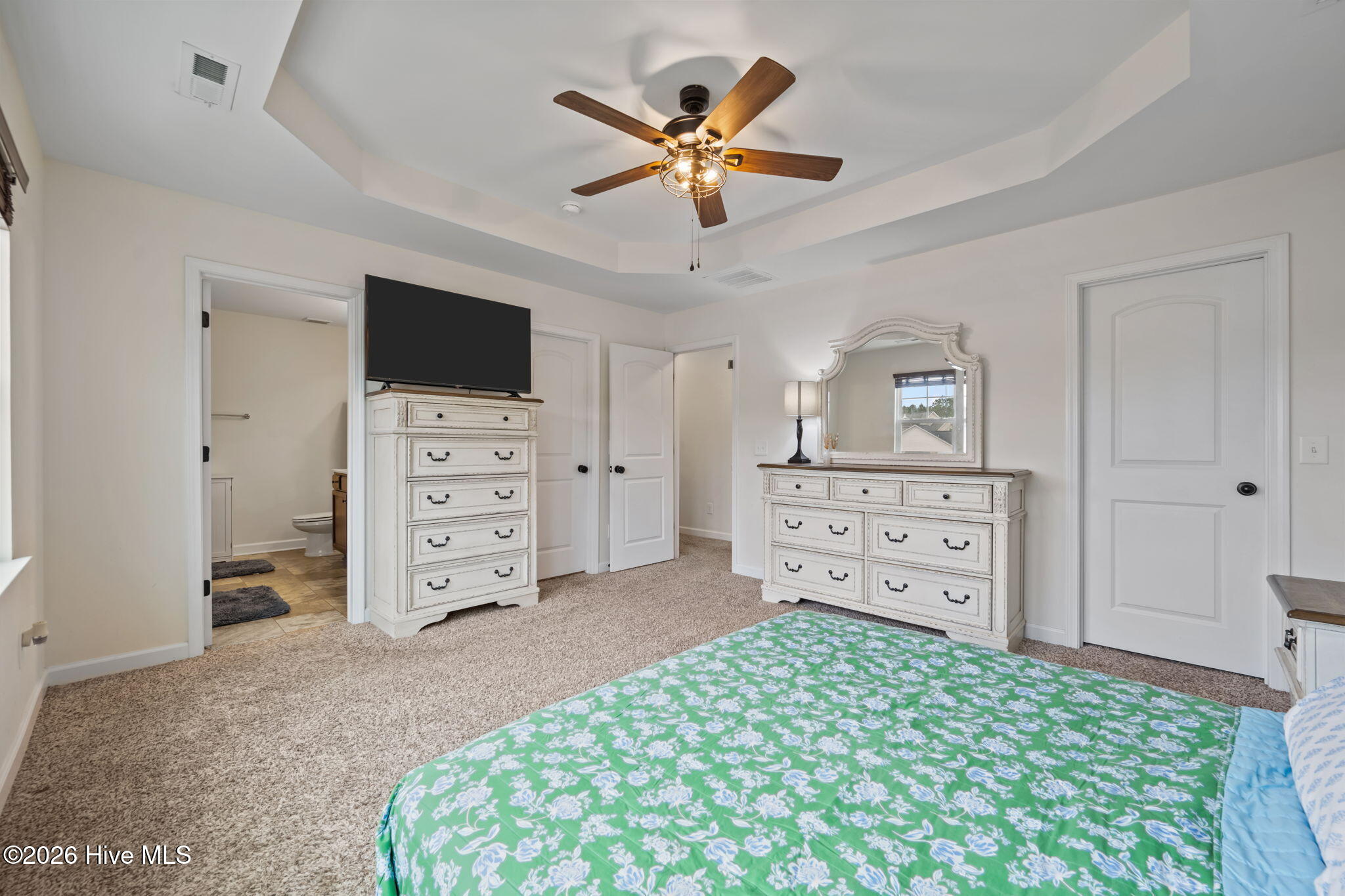 100557643 | Photo 26