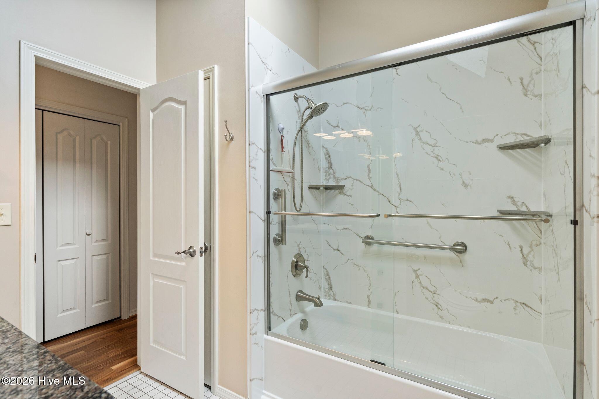 100558644 | Photo 30