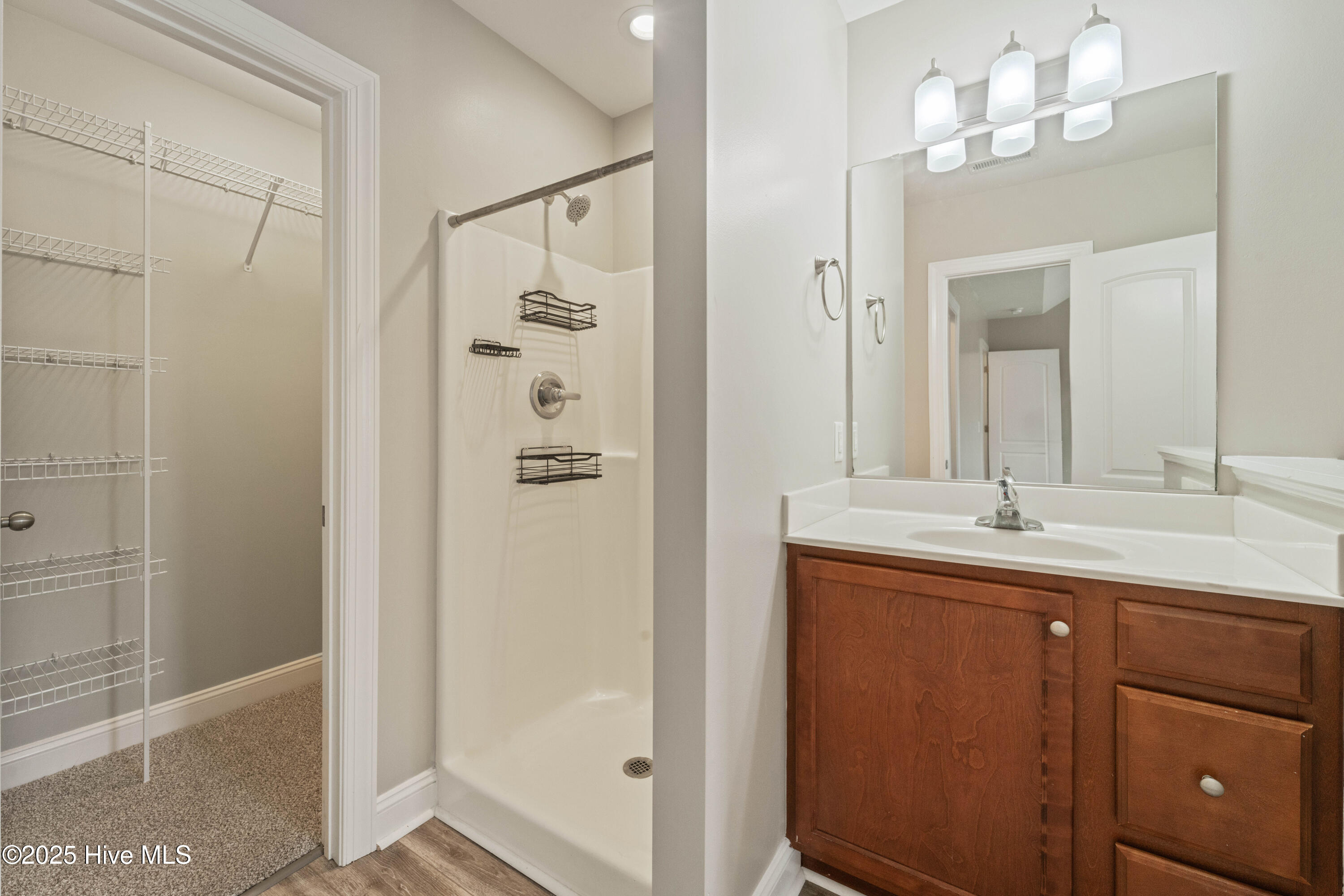 100558334 | Photo 15