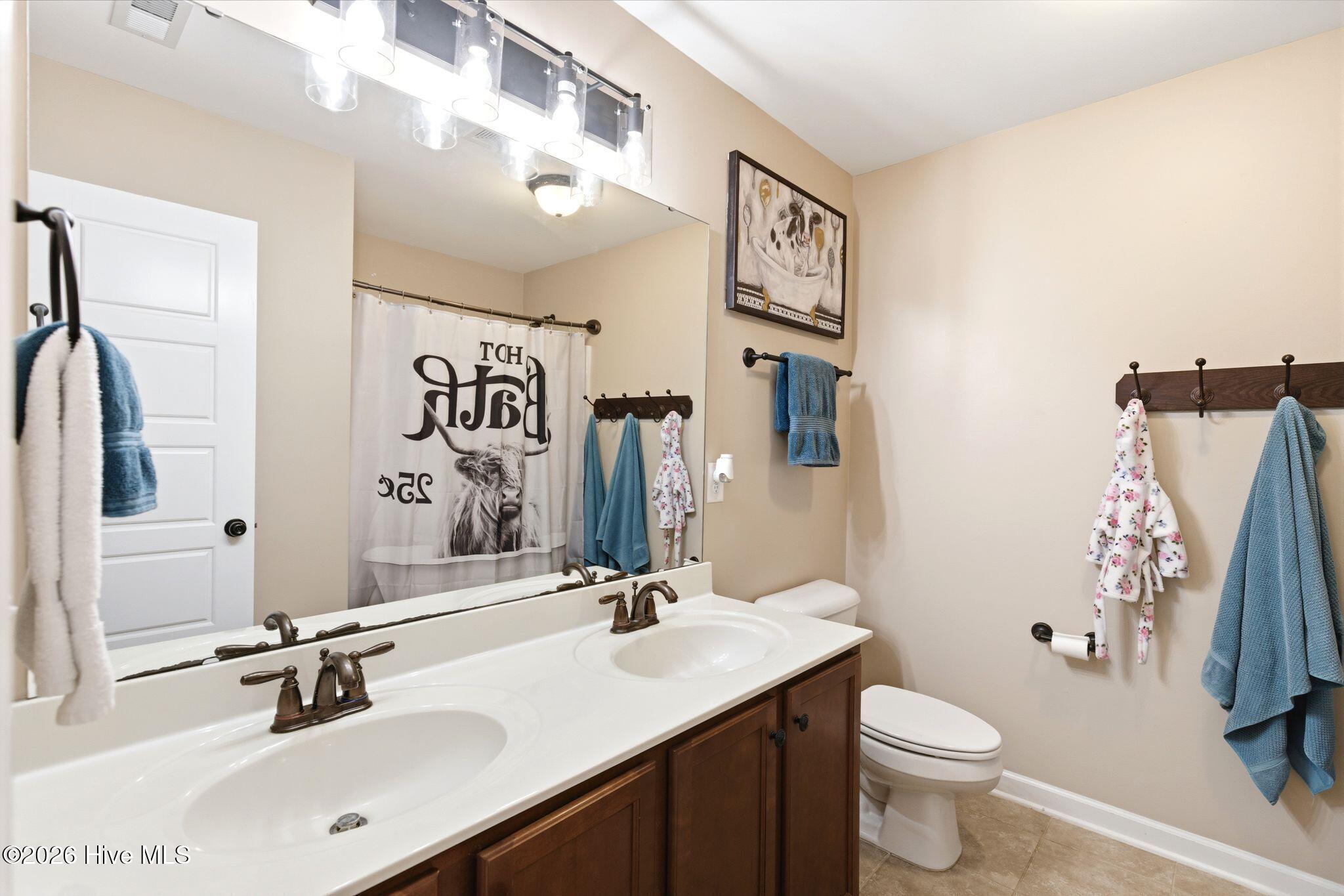 100563379 | Photo 46