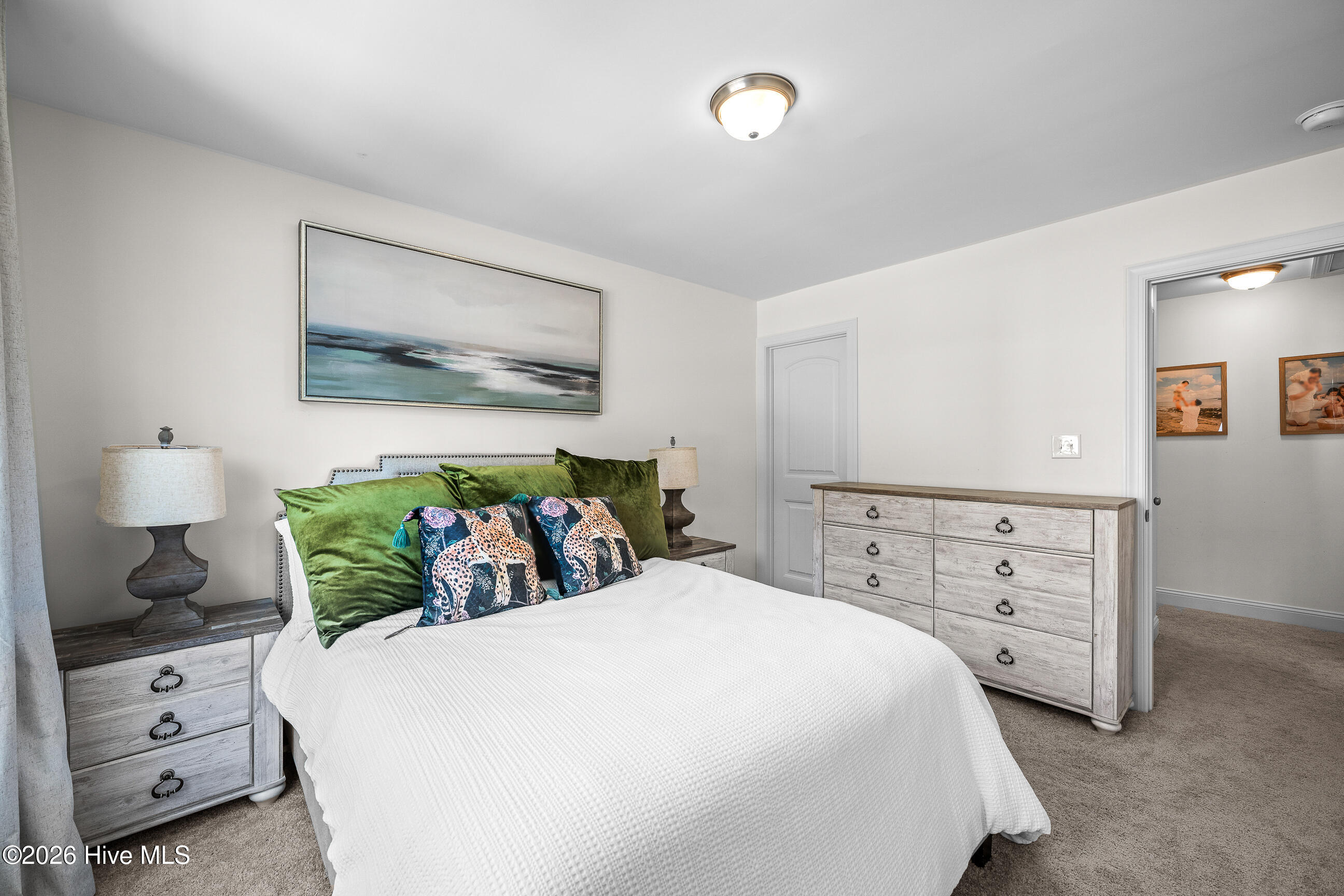 100567296 | Photo 31