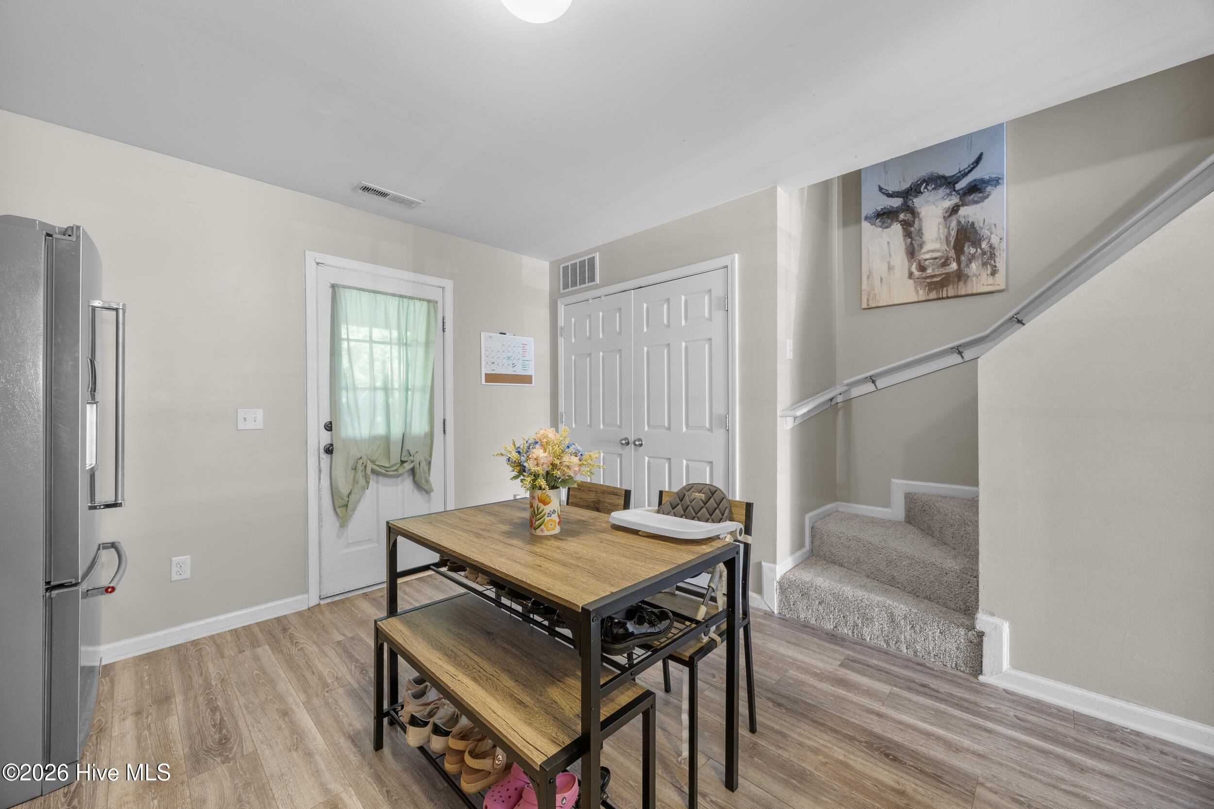 100570282 | Photo 16