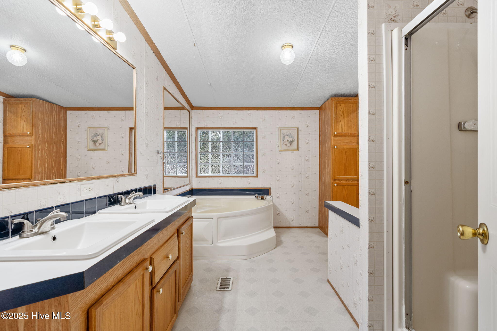 100541276 | Photo 28