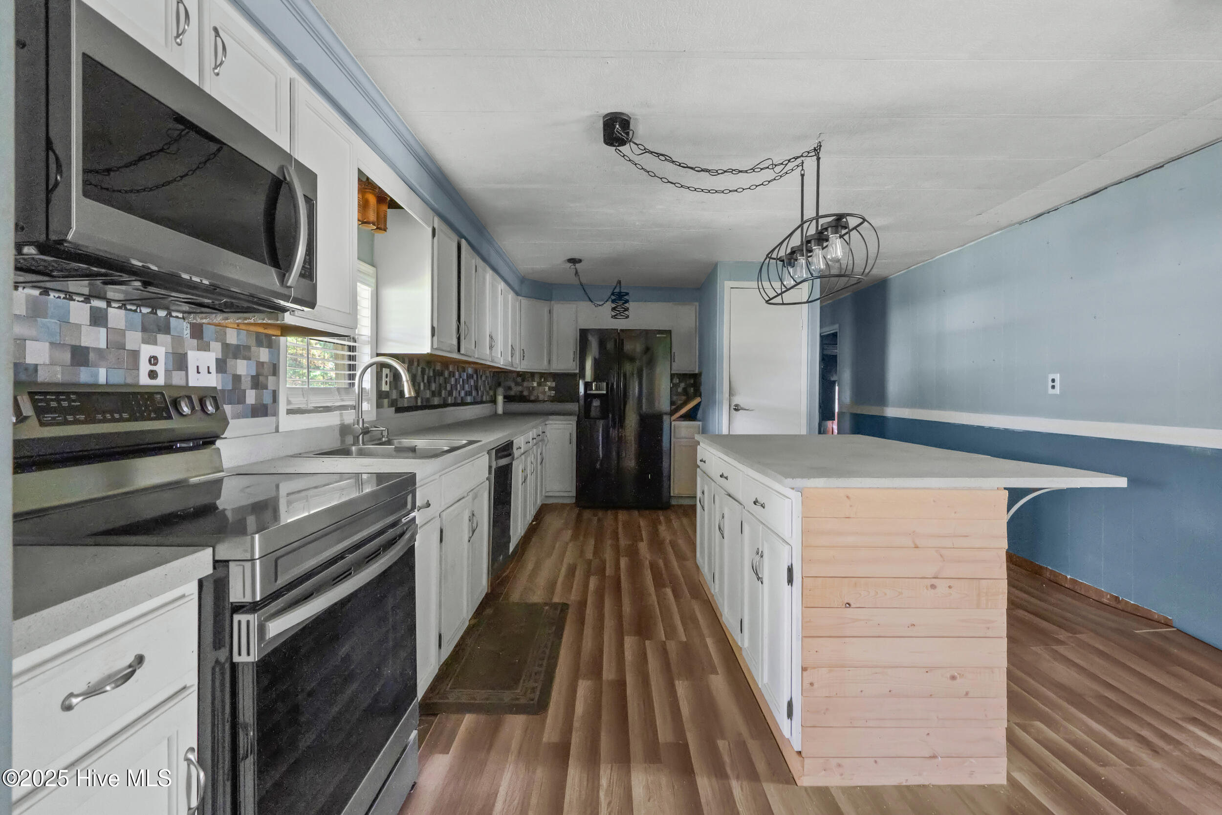 100530649 | Photo 11