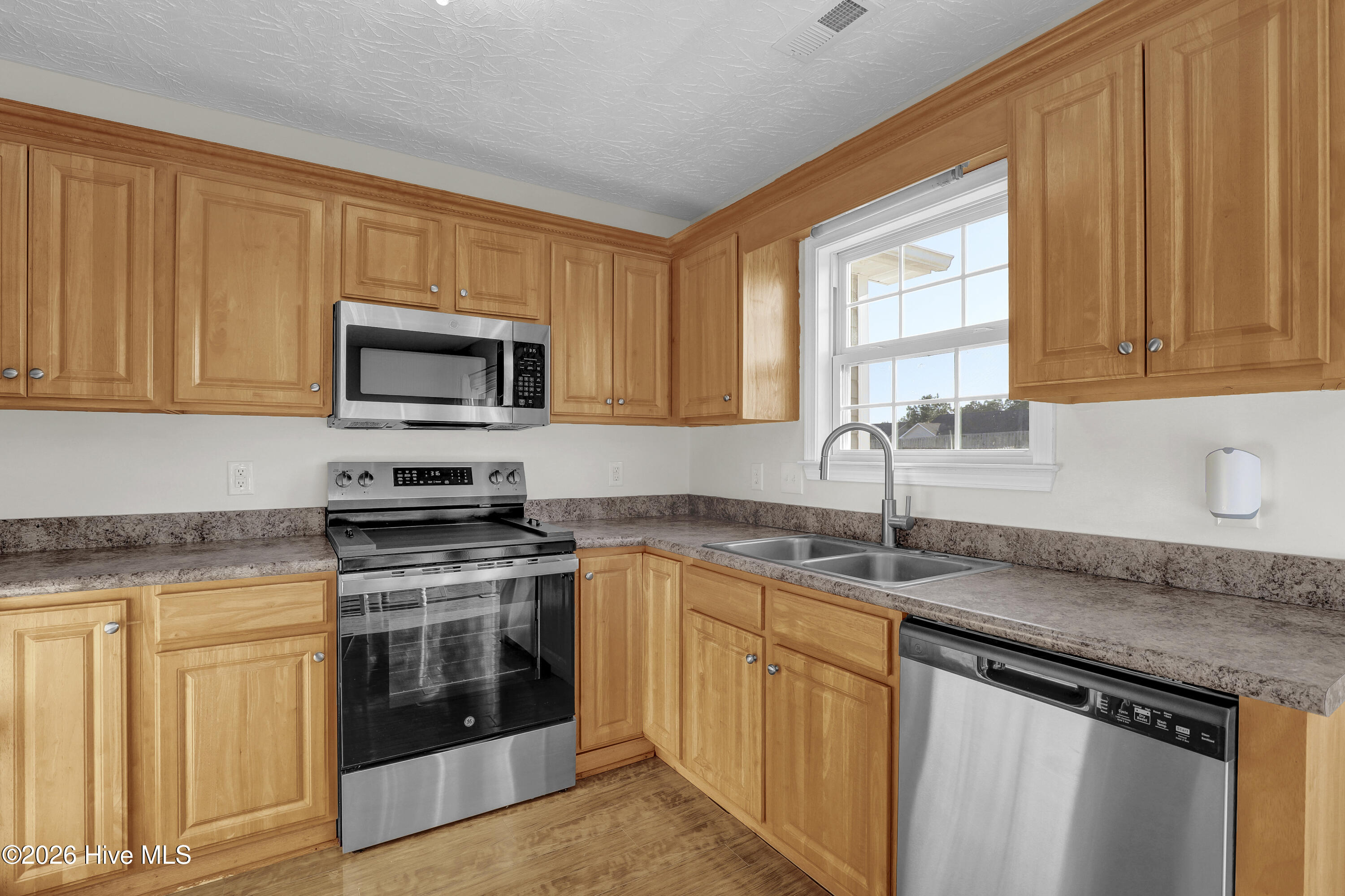 100550562 | Photo 13