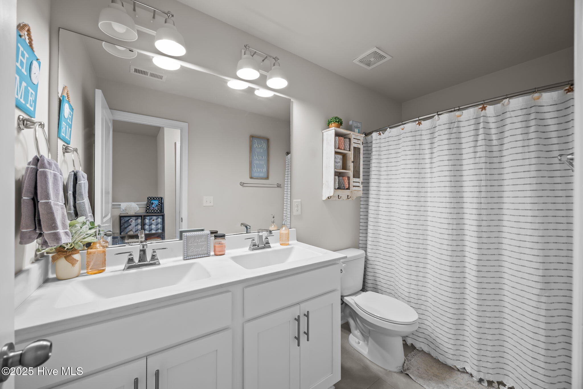 100535538 | Photo 32