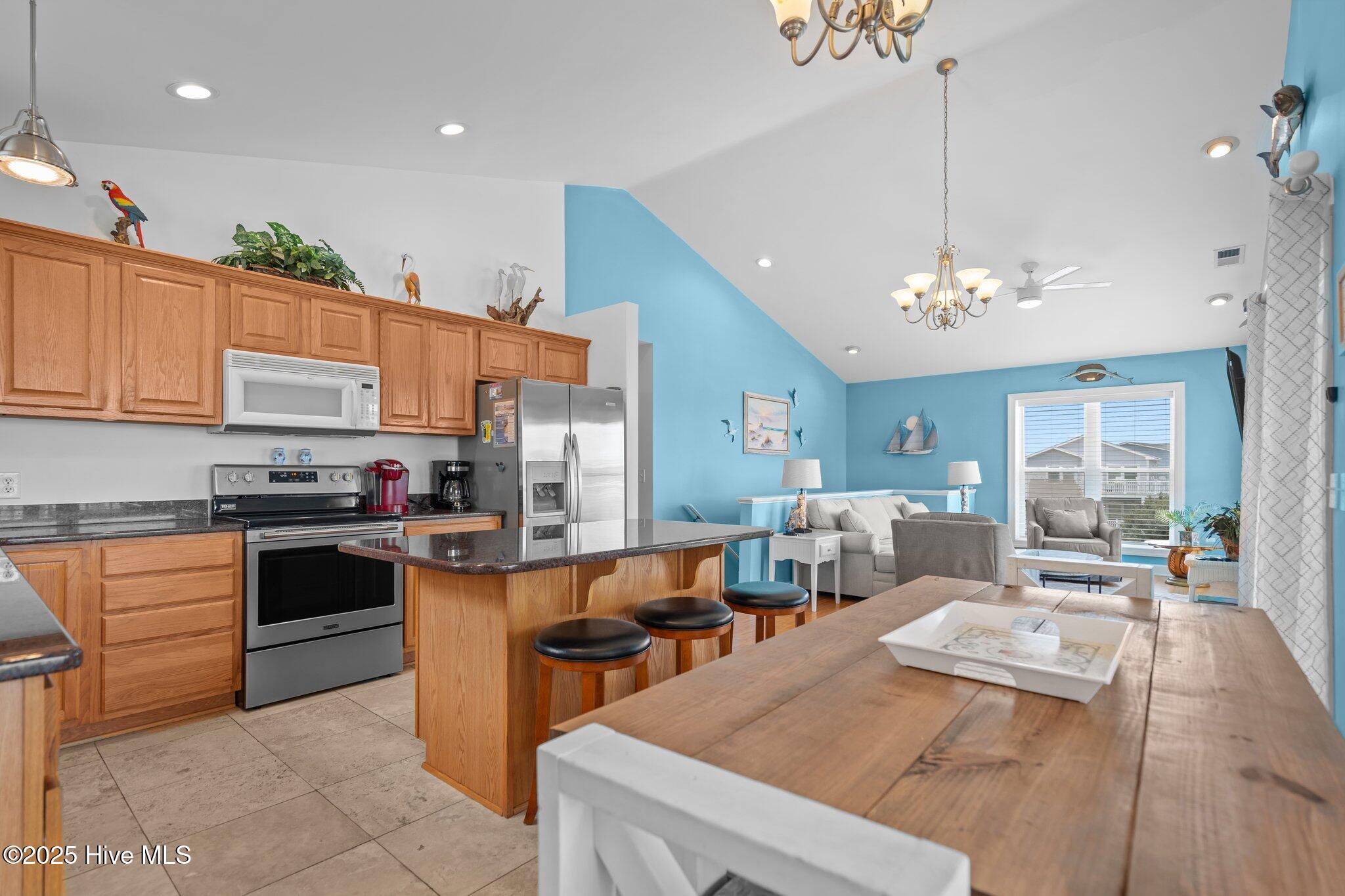 100517725 | Photo 14