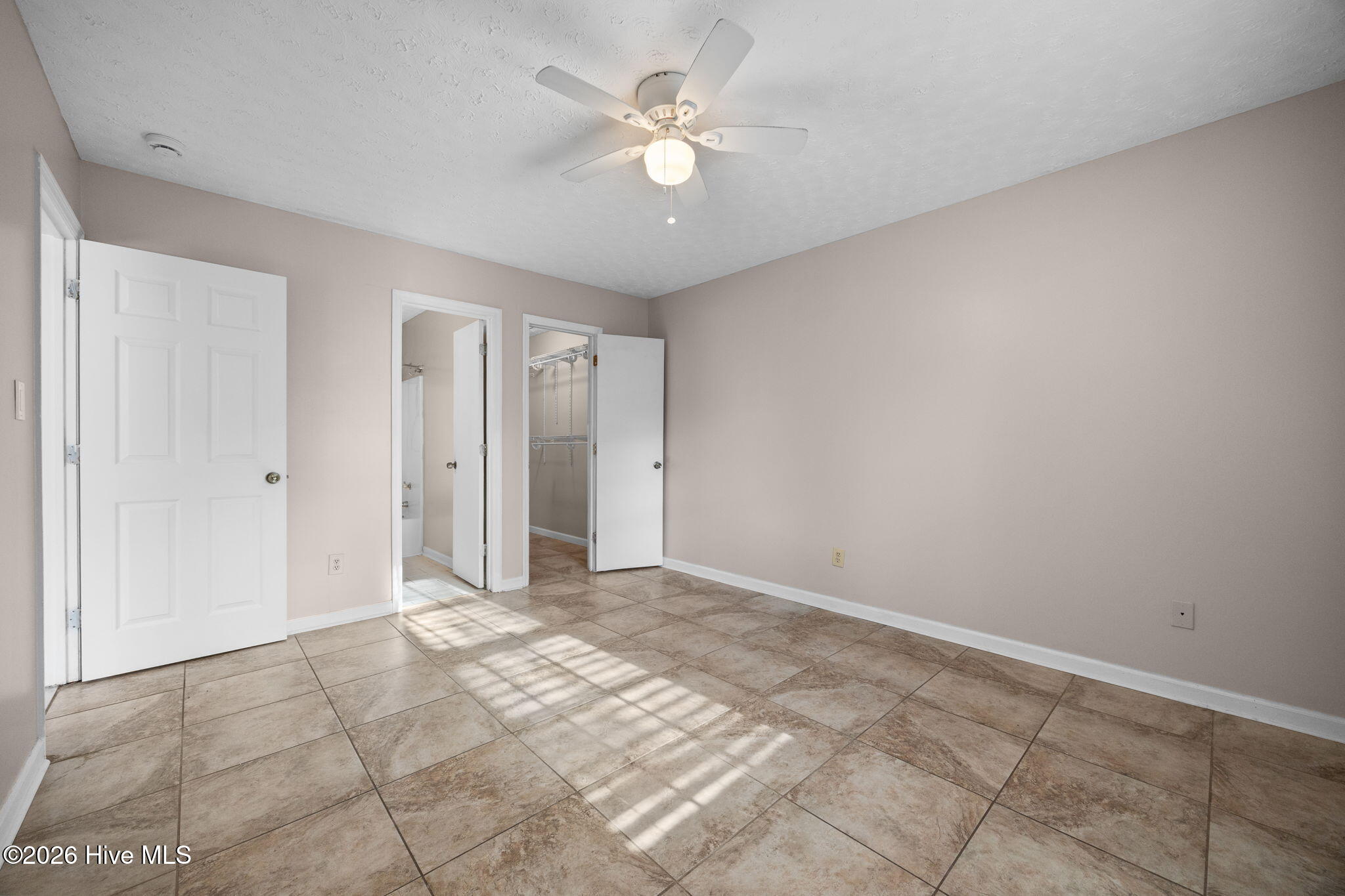 100550799 | Photo 18