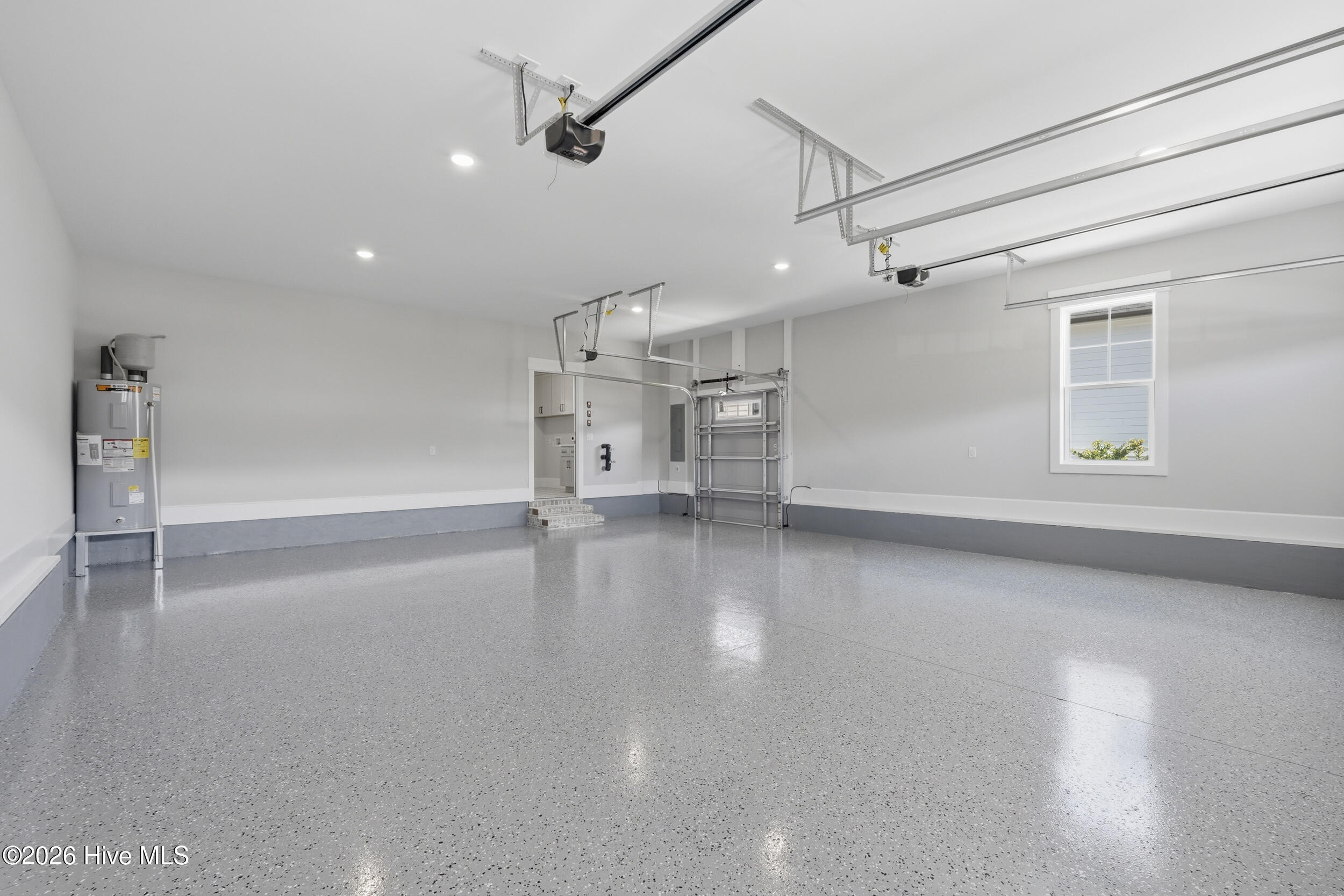 100567785 | Photo 70