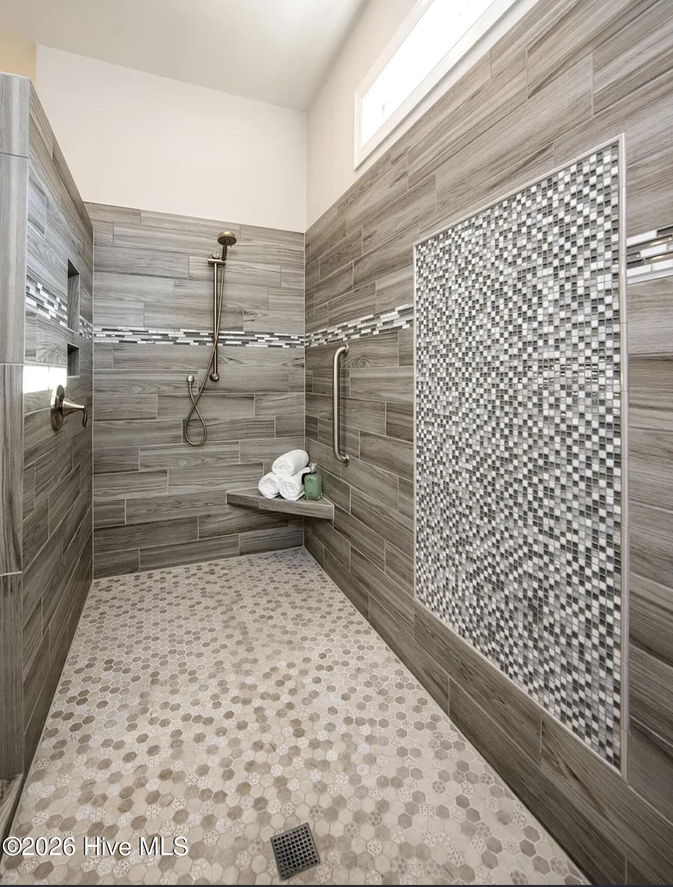 100563129 | Photo 24