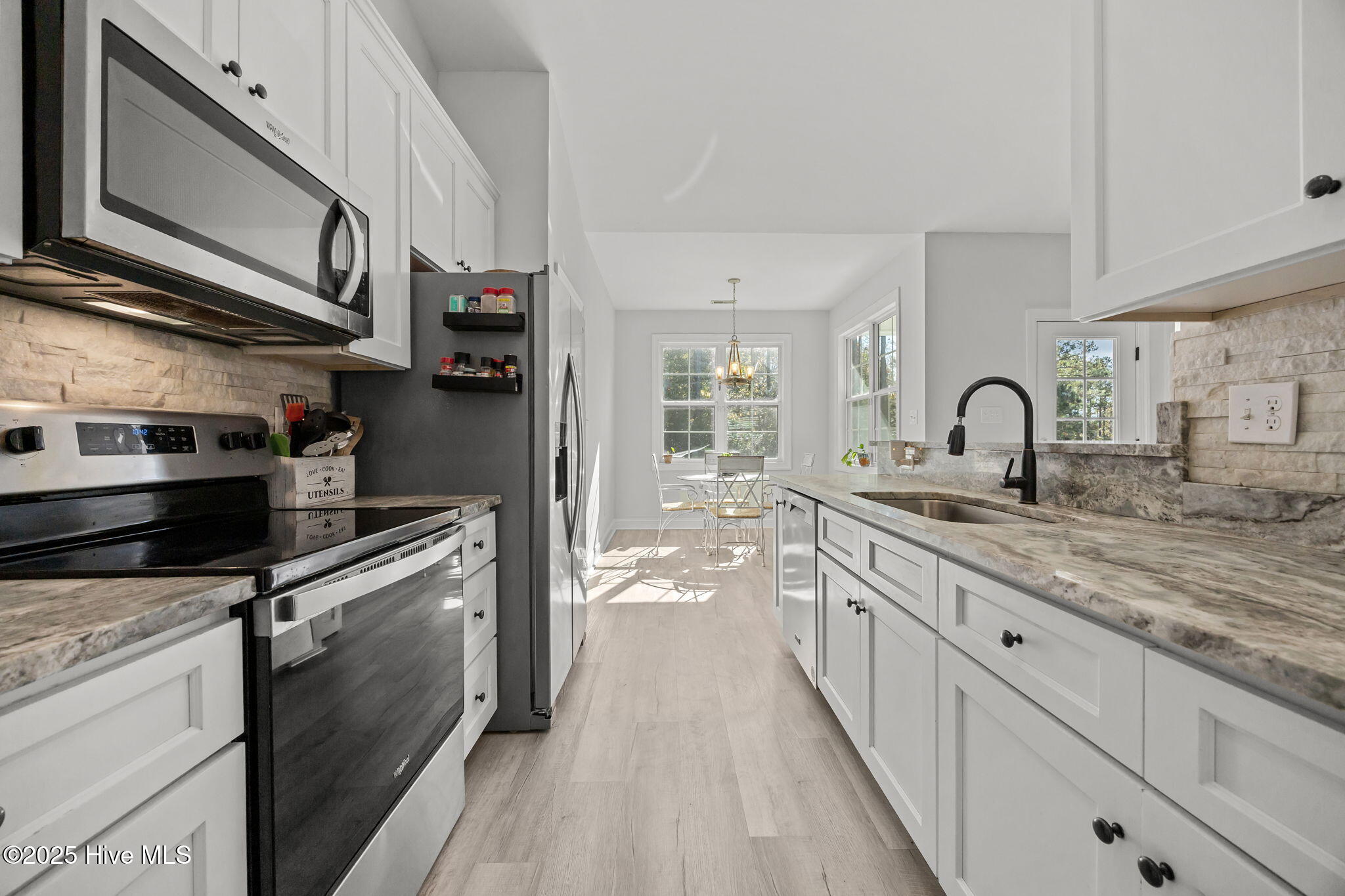 100541215 | Photo 14