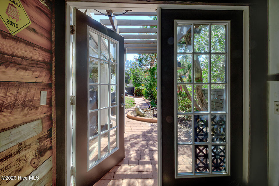 100557542 | Photo 42