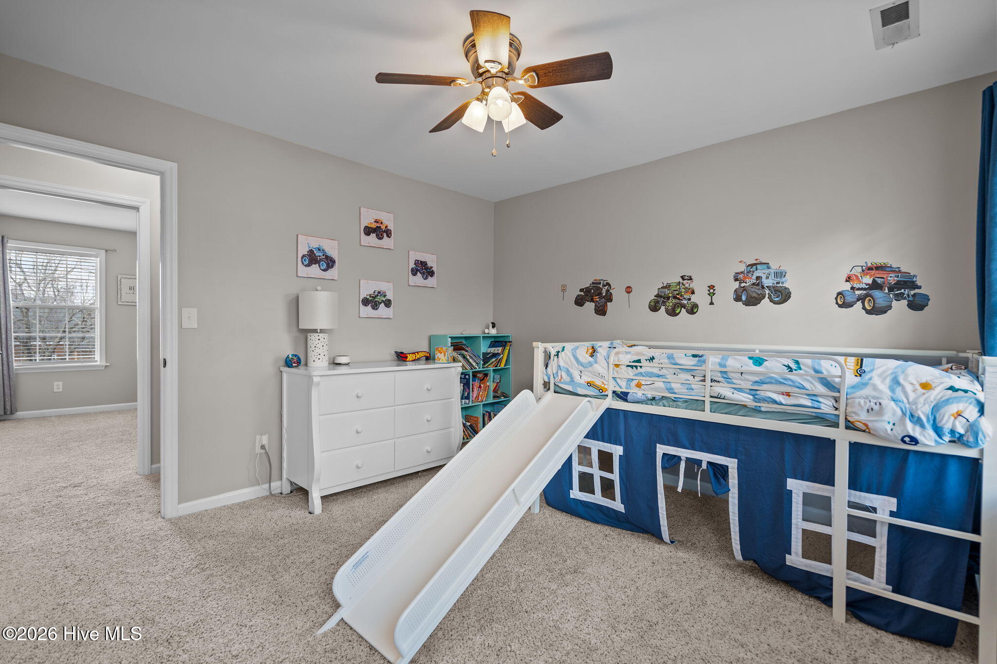 100548092 | Photo 37