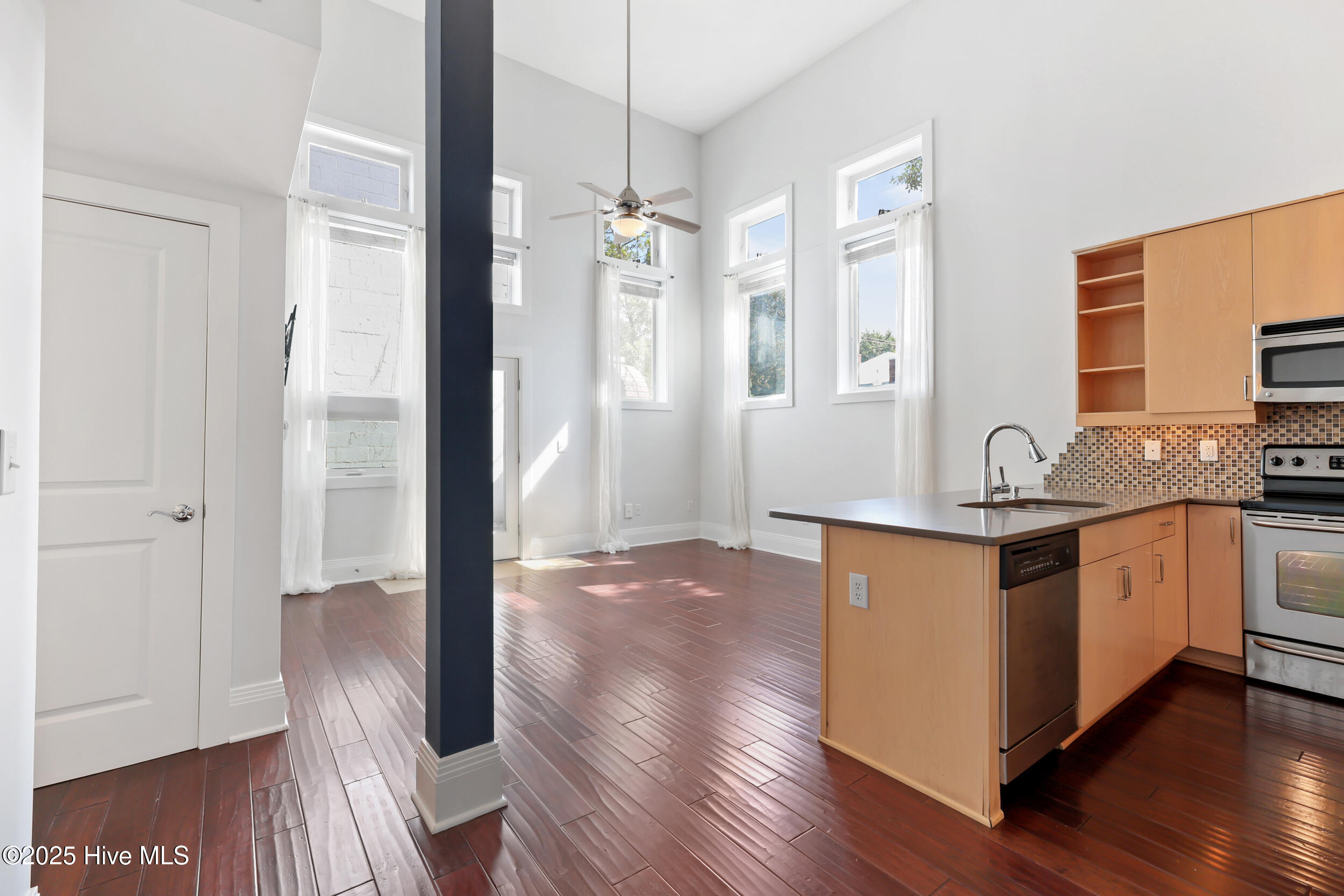 100523364 | Photo 12