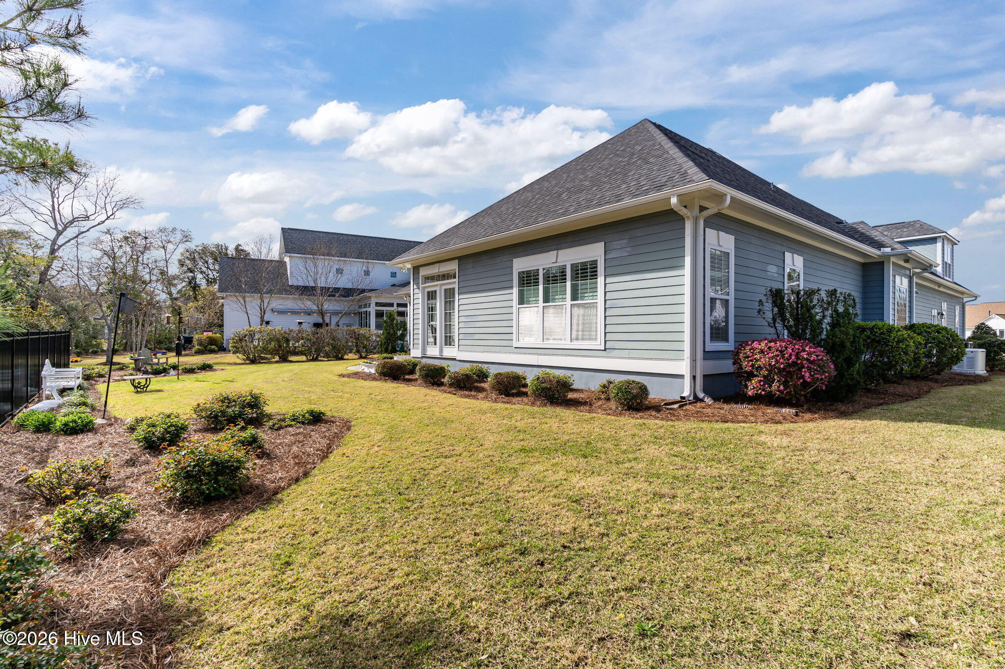 100561324 | Photo 35