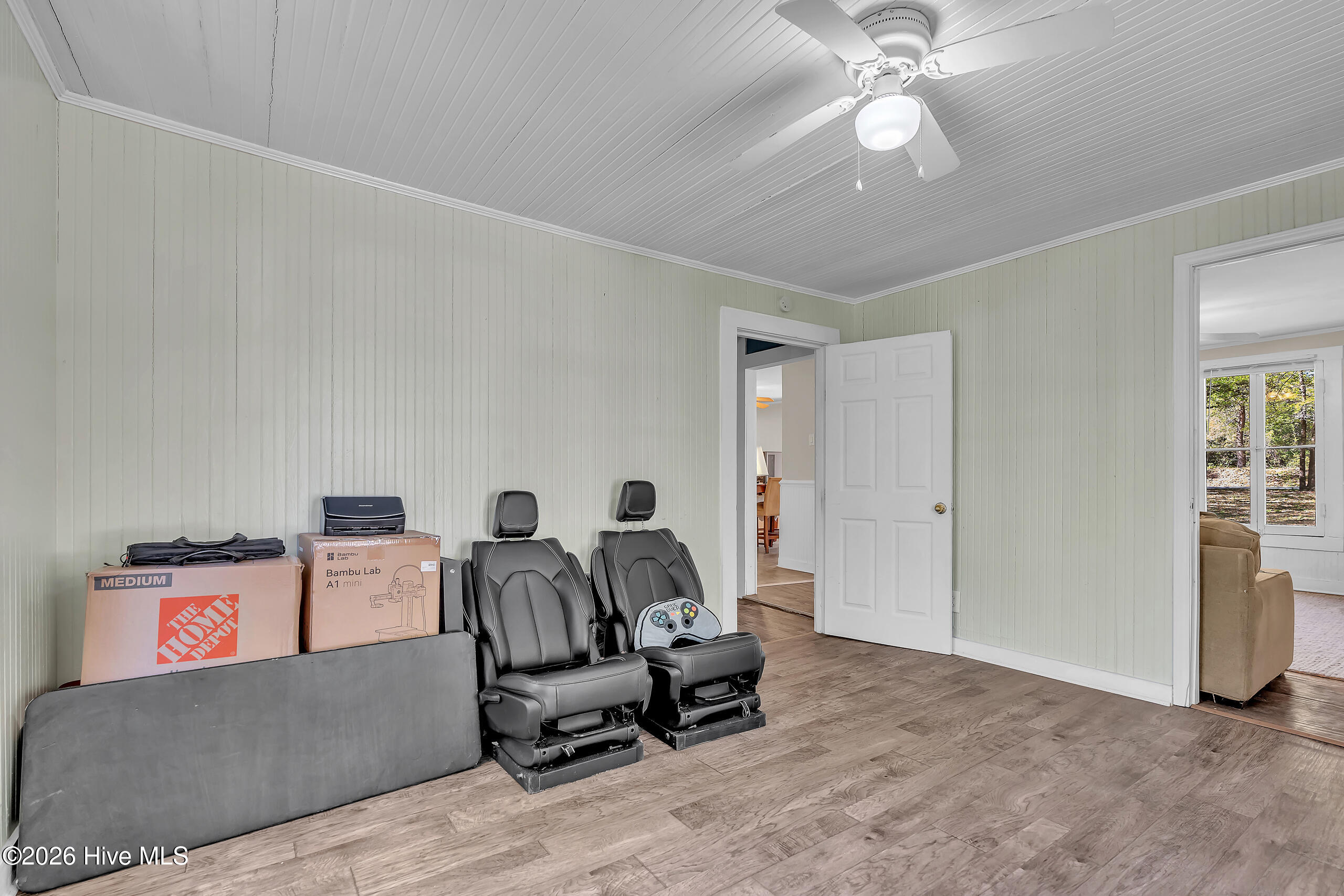 100567144 | Photo 28