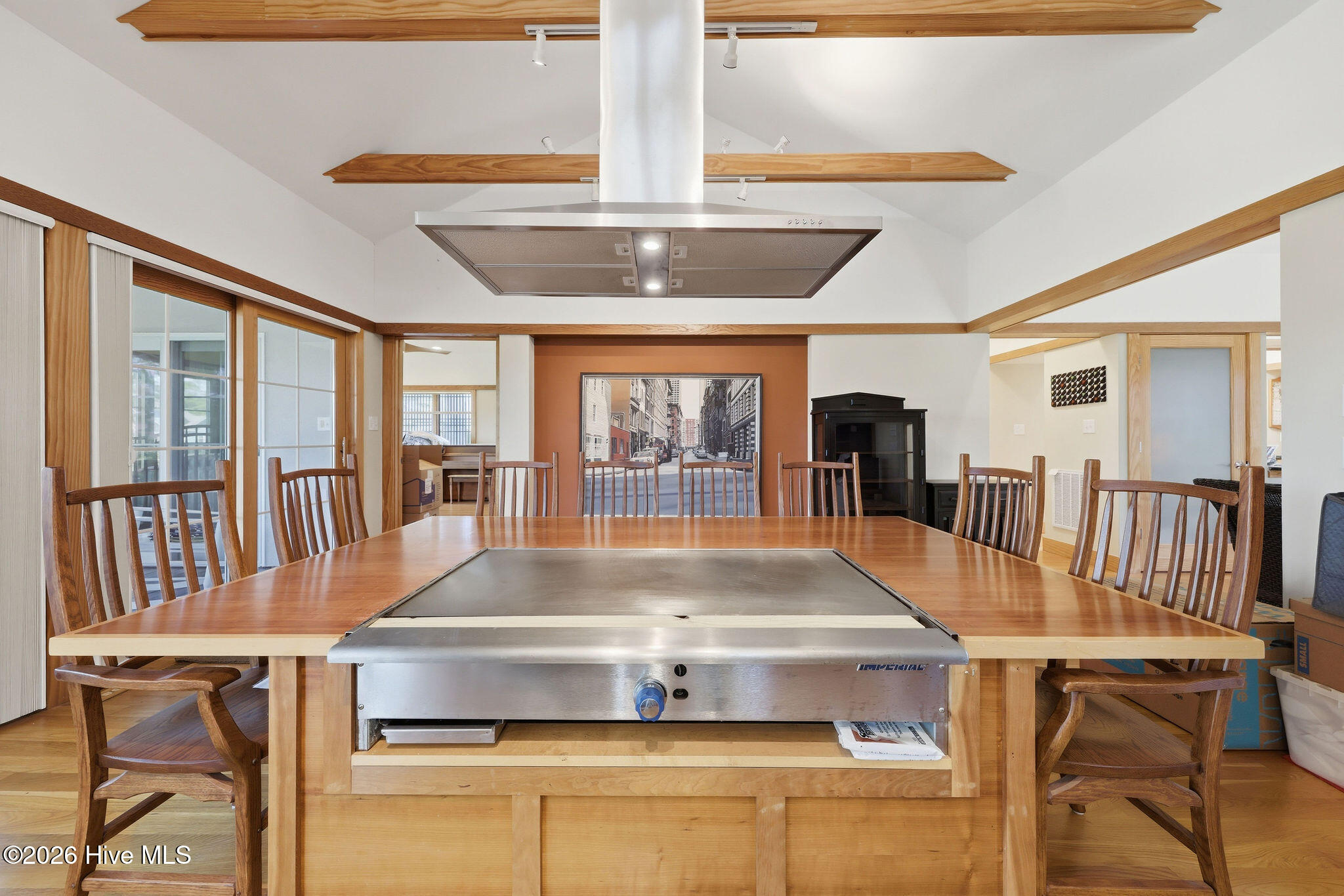 100569152 | Photo 24