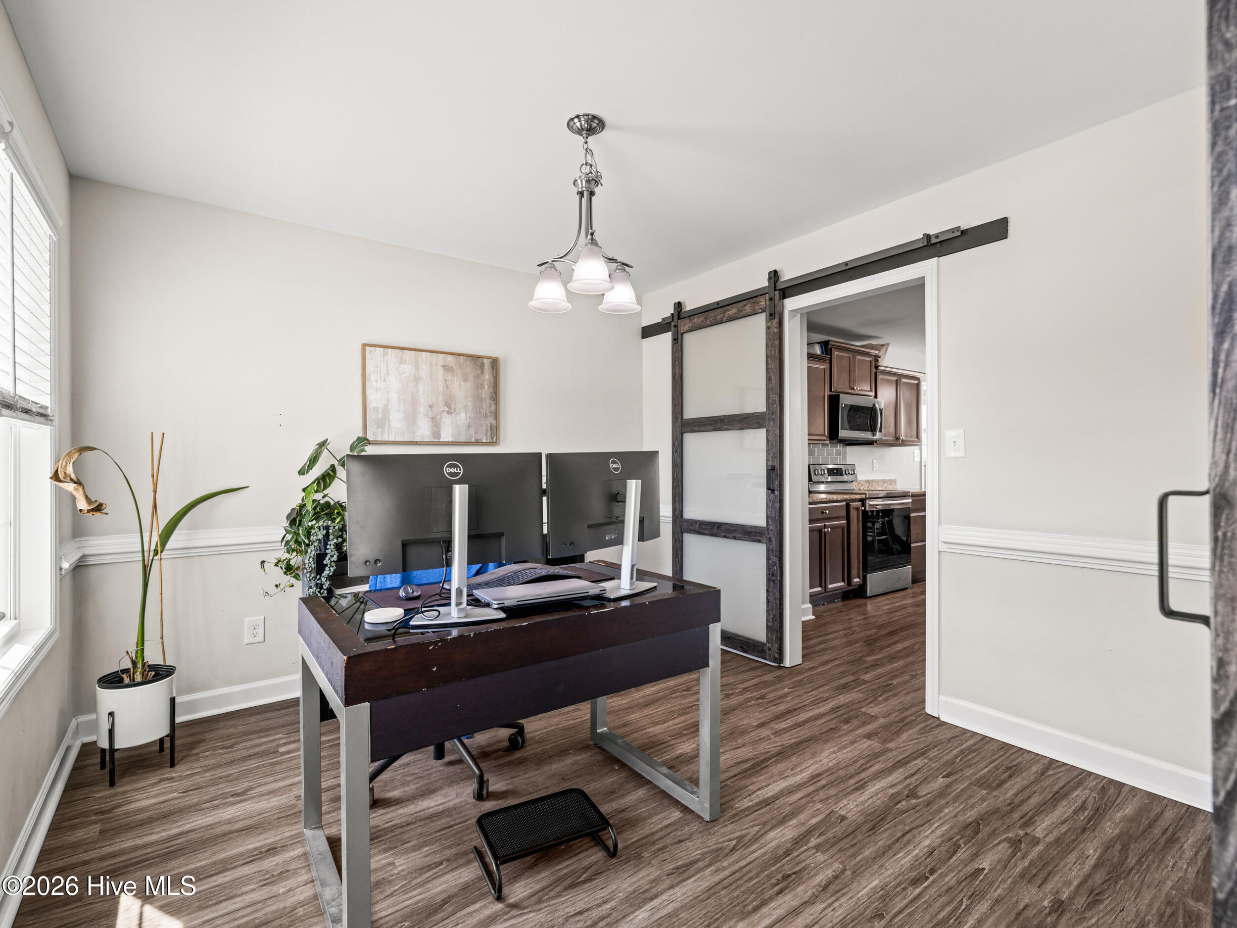 100565211 | Photo 29