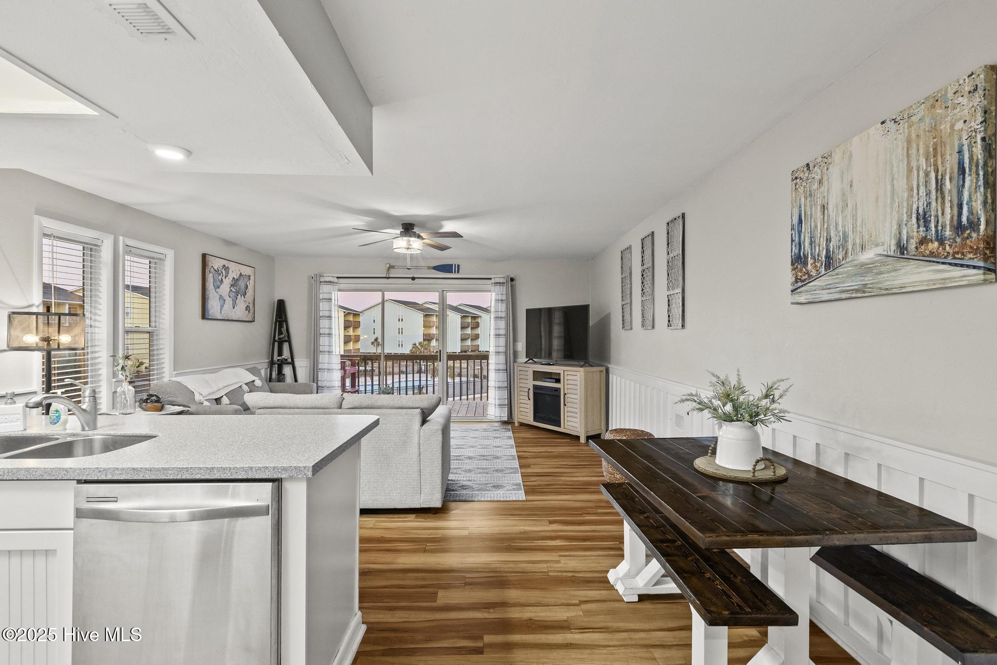 100546076 | Photo 26