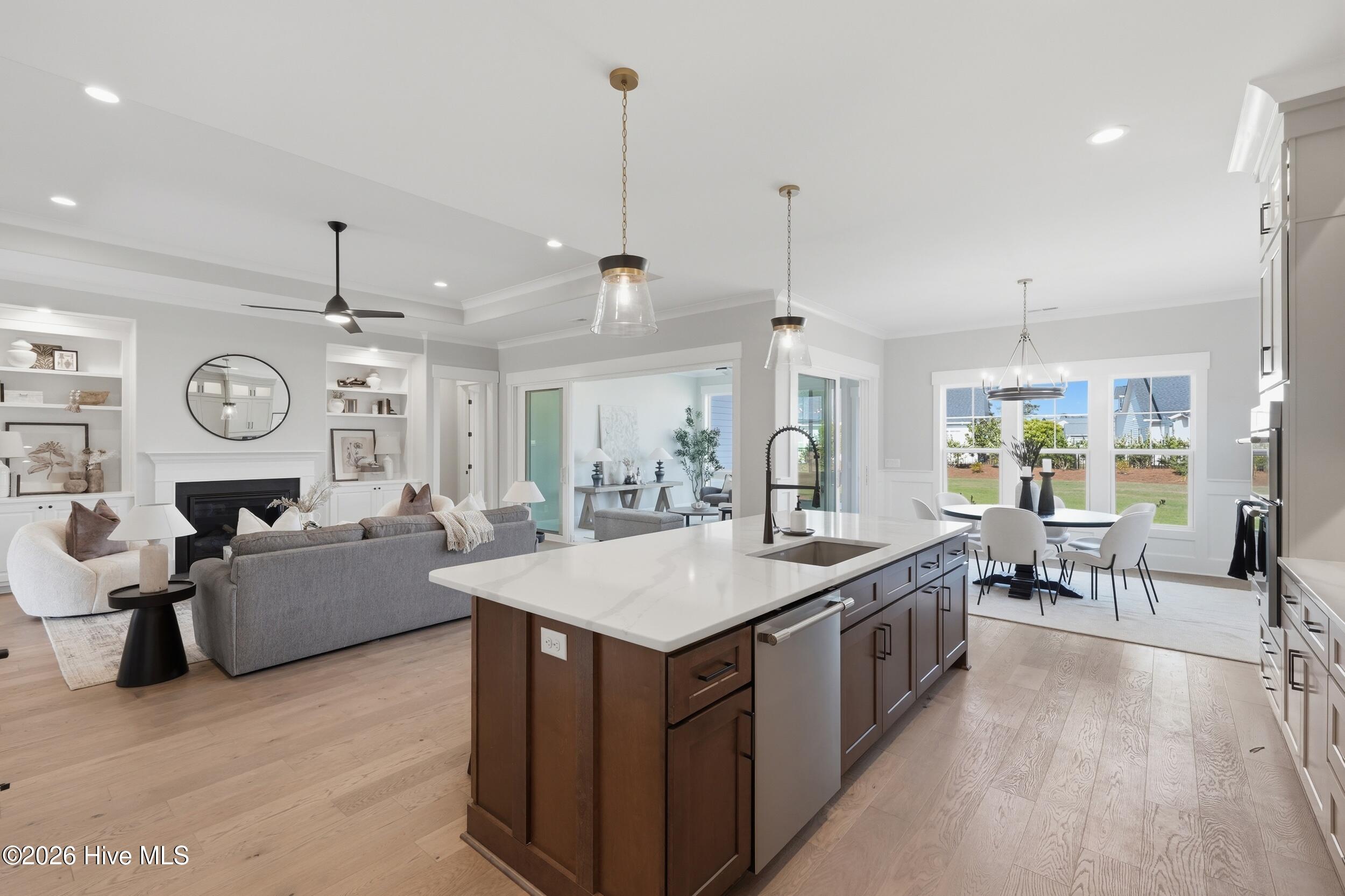 100567785 | Photo 34