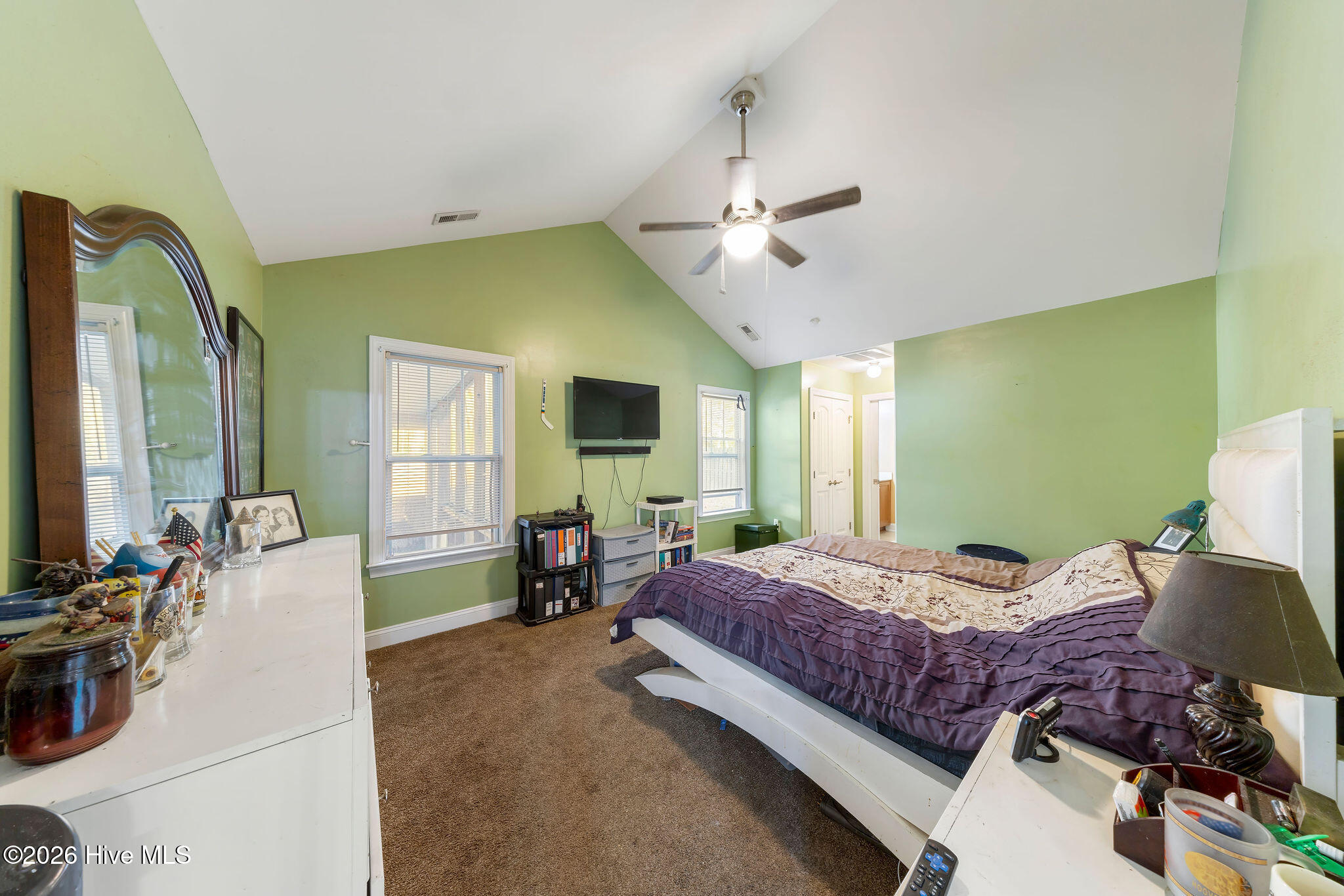 100548212 | Photo 20