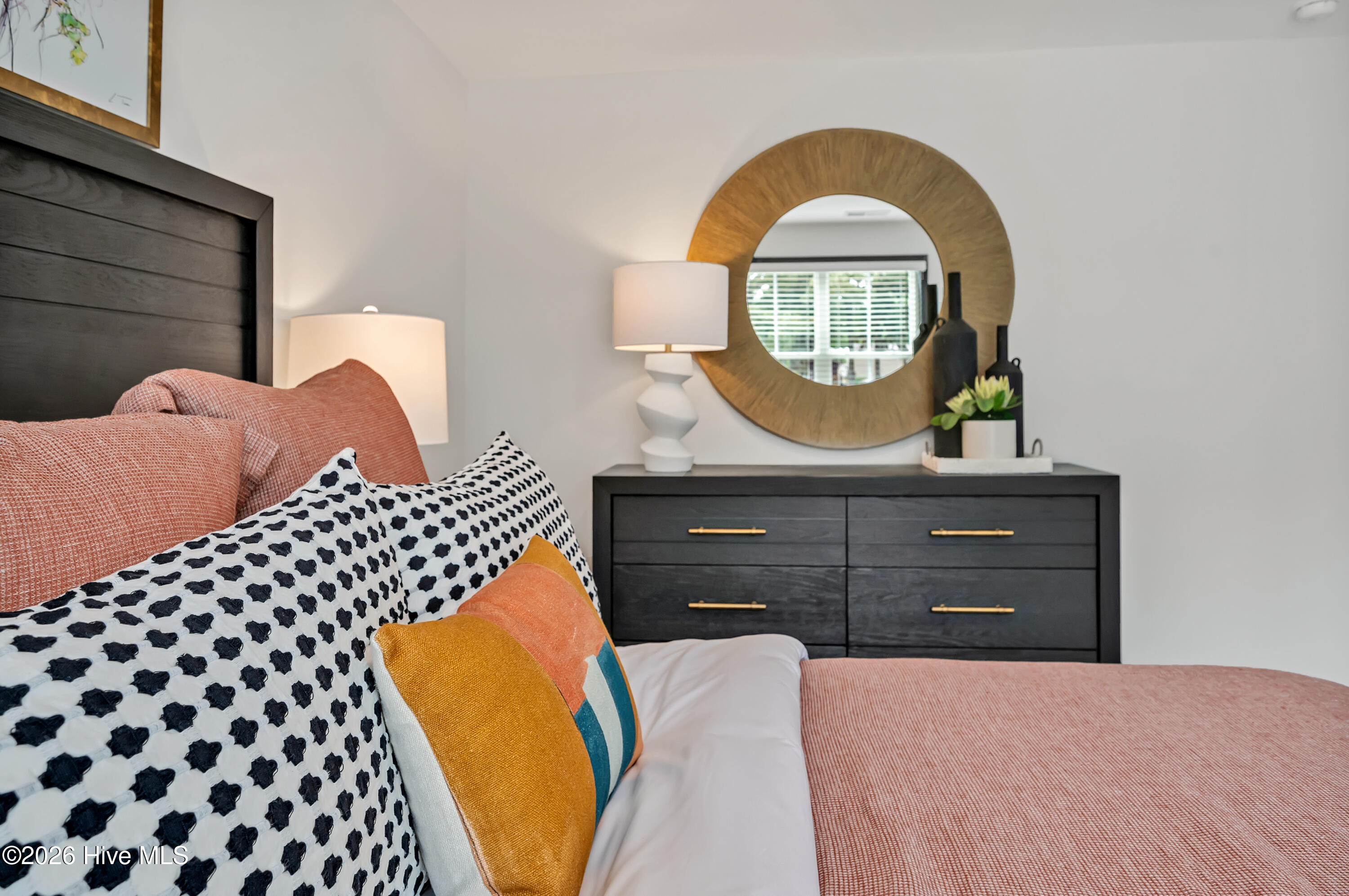 100548090 | Photo 25