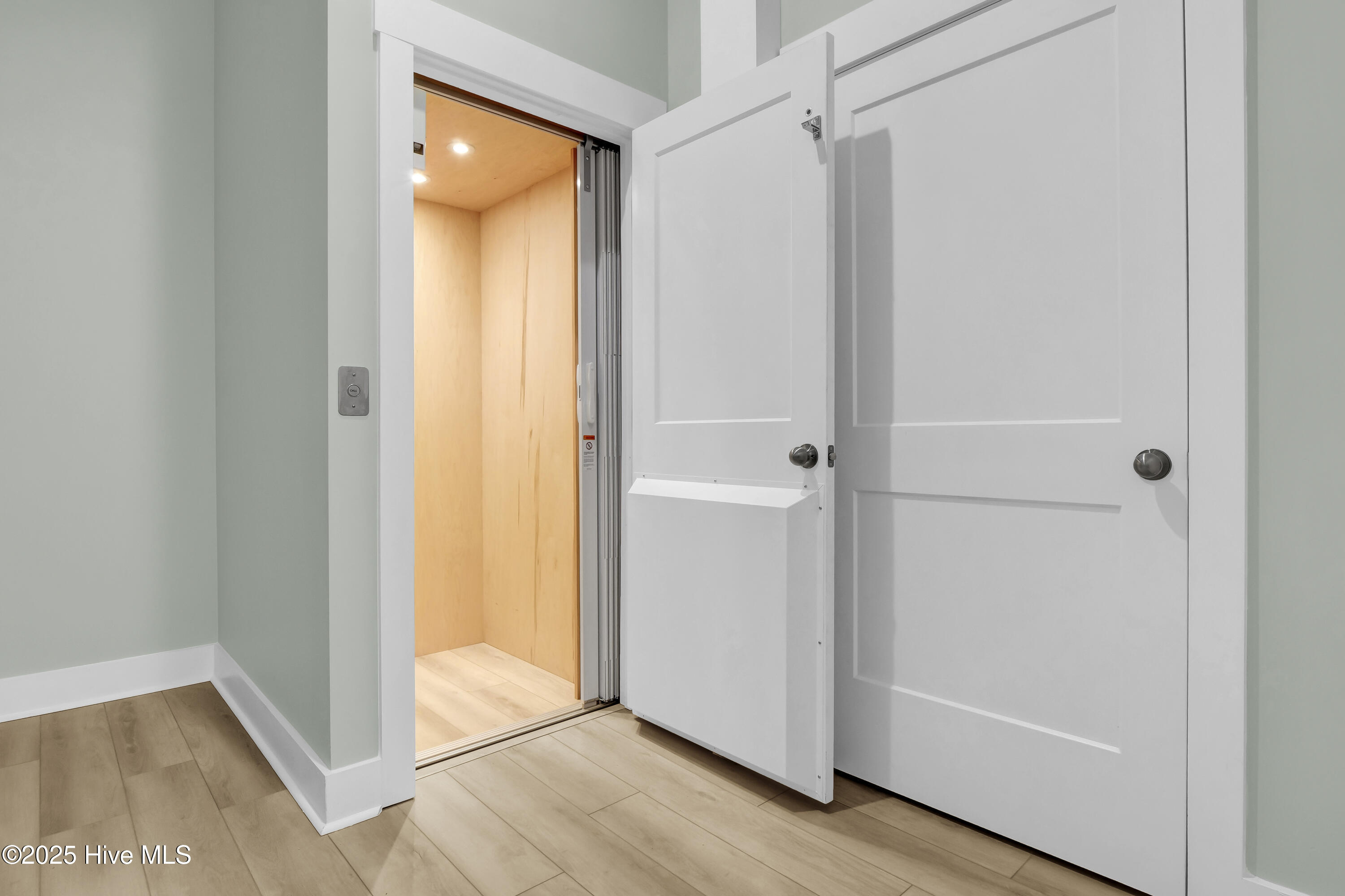 100542555 | Photo 16