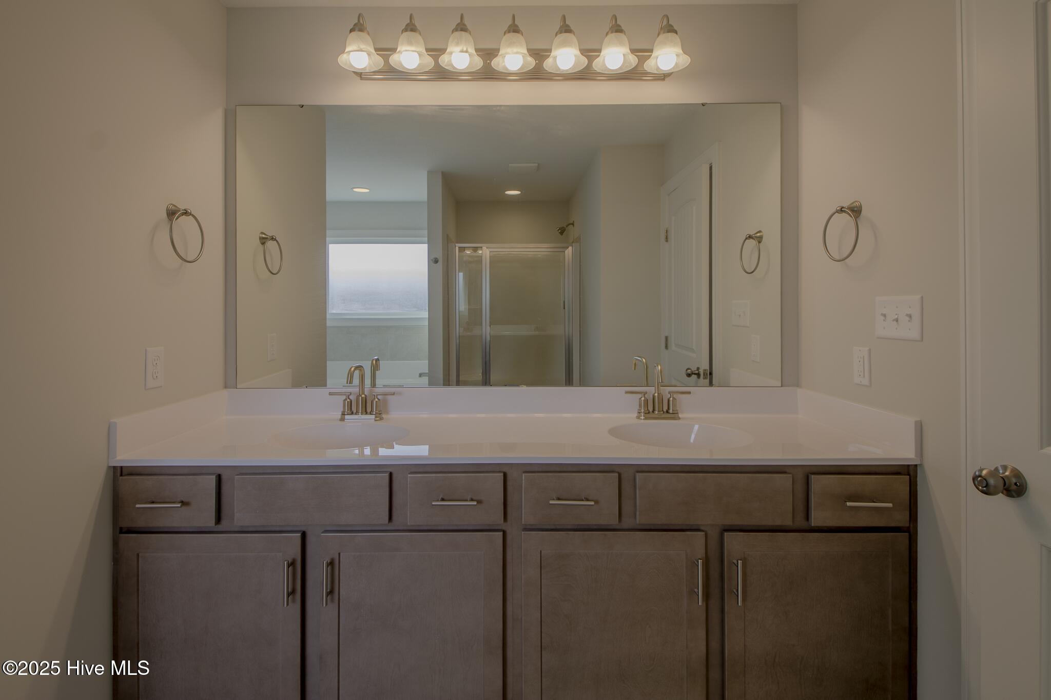 100505721 | Photo 15