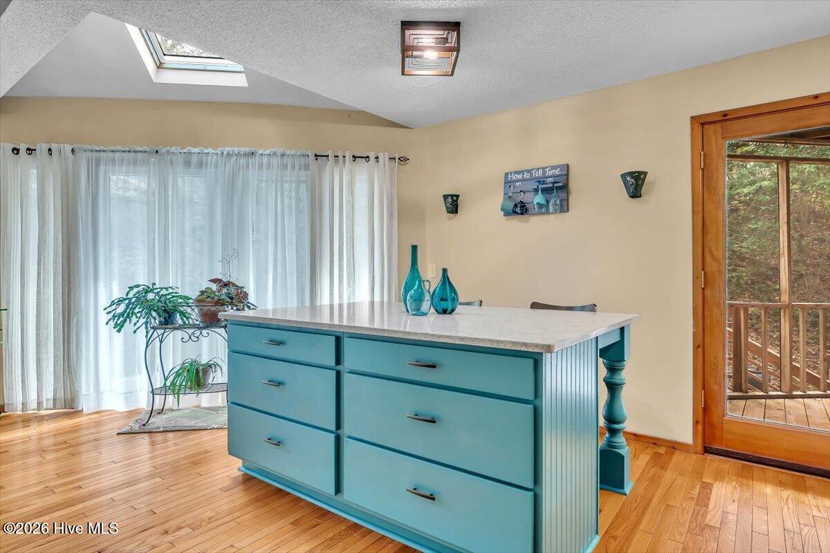 100561735 | Photo 21