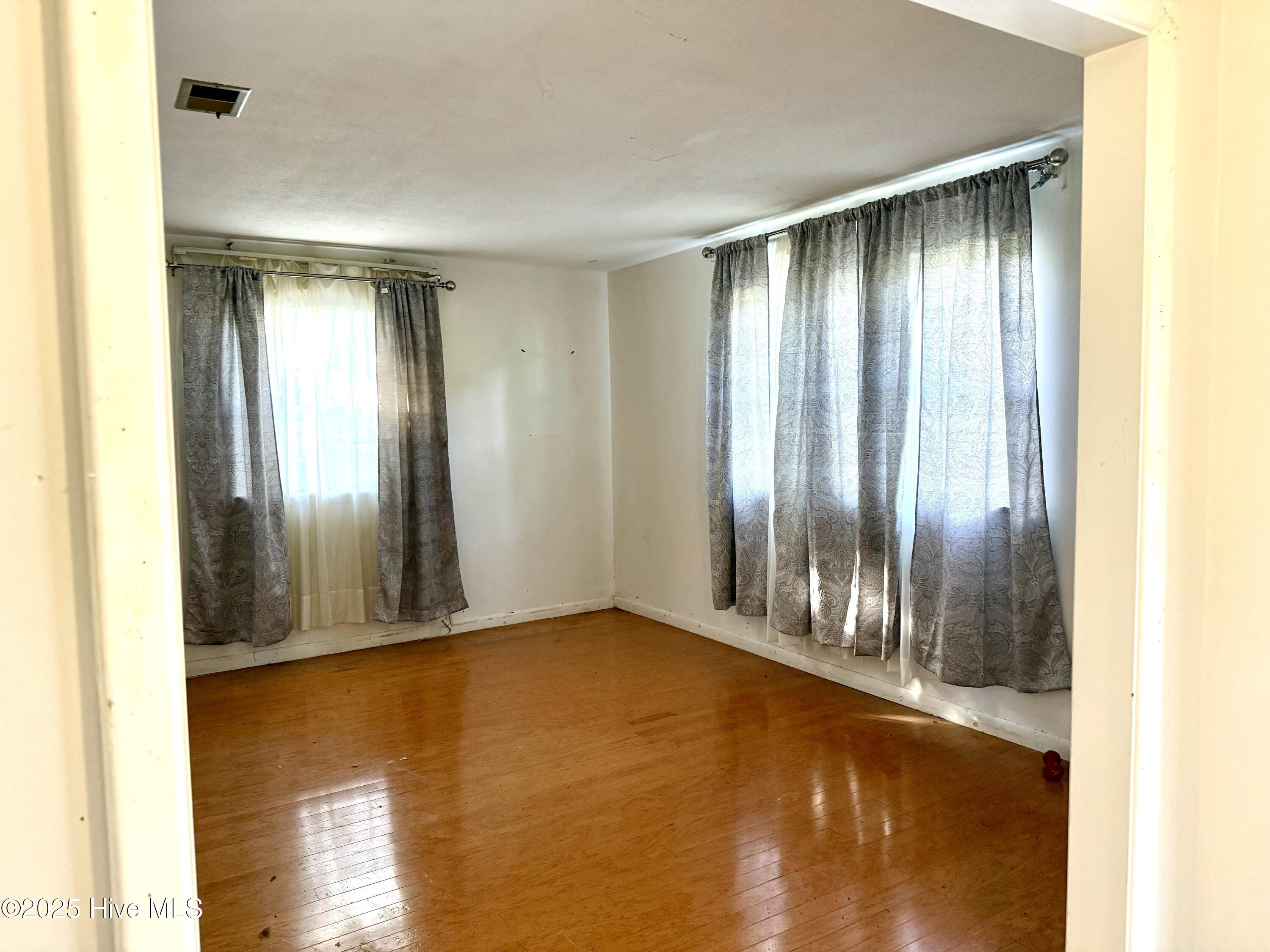 100530217 | Photo 12