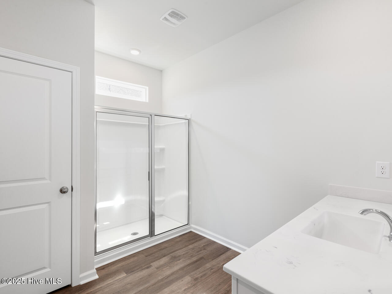 100554670 | Photo 16