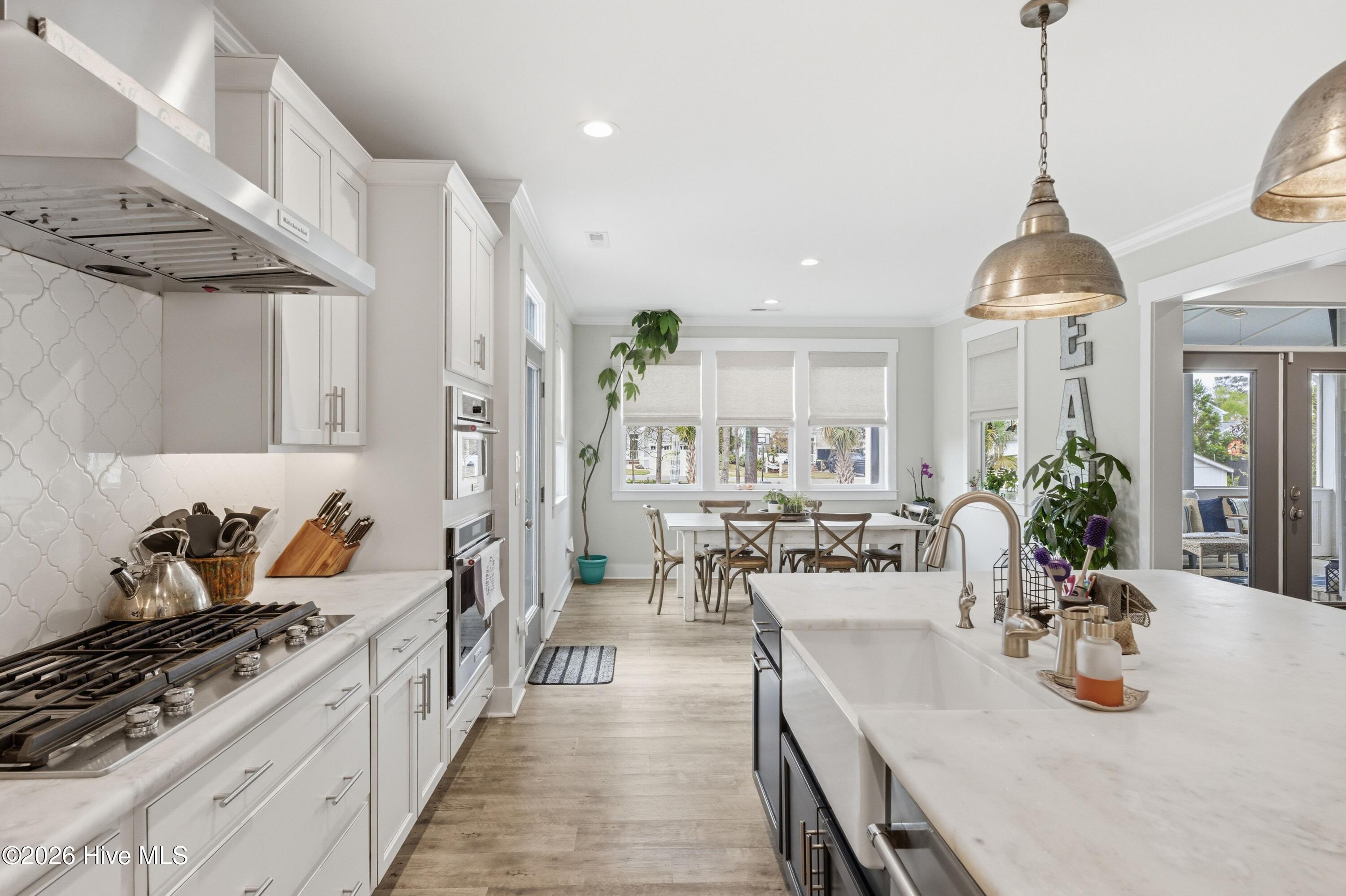 100564448 | Photo 24