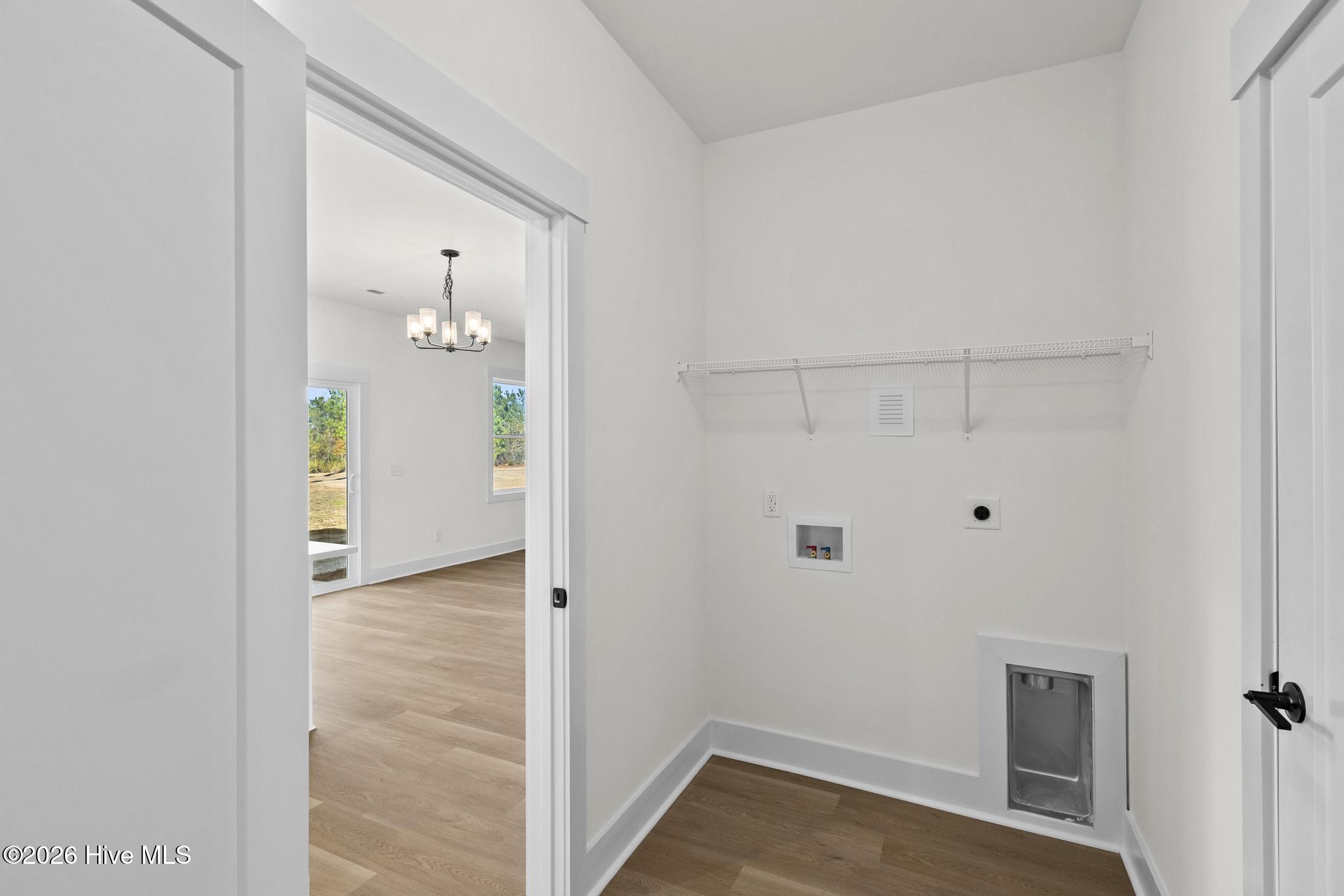 100567238 | Photo 13