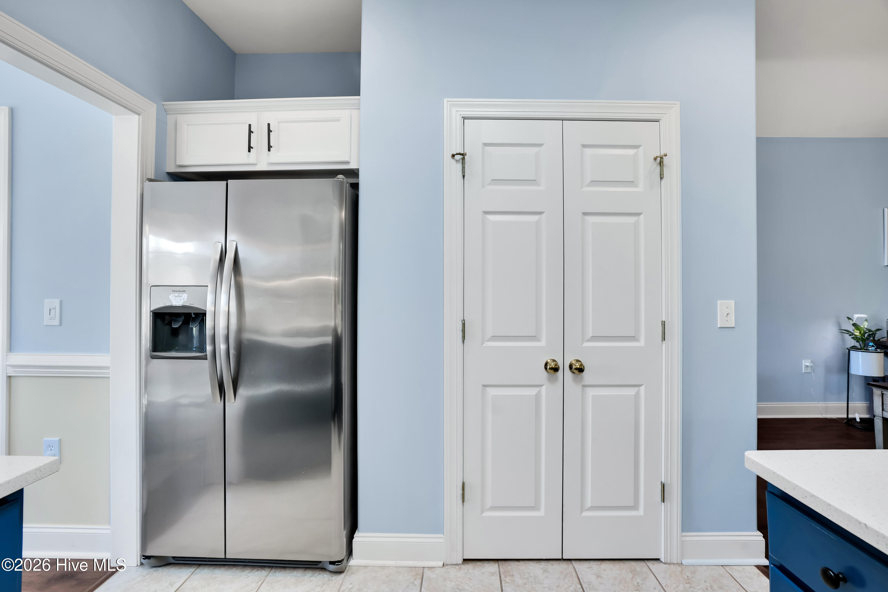 100561056 | Photo 11