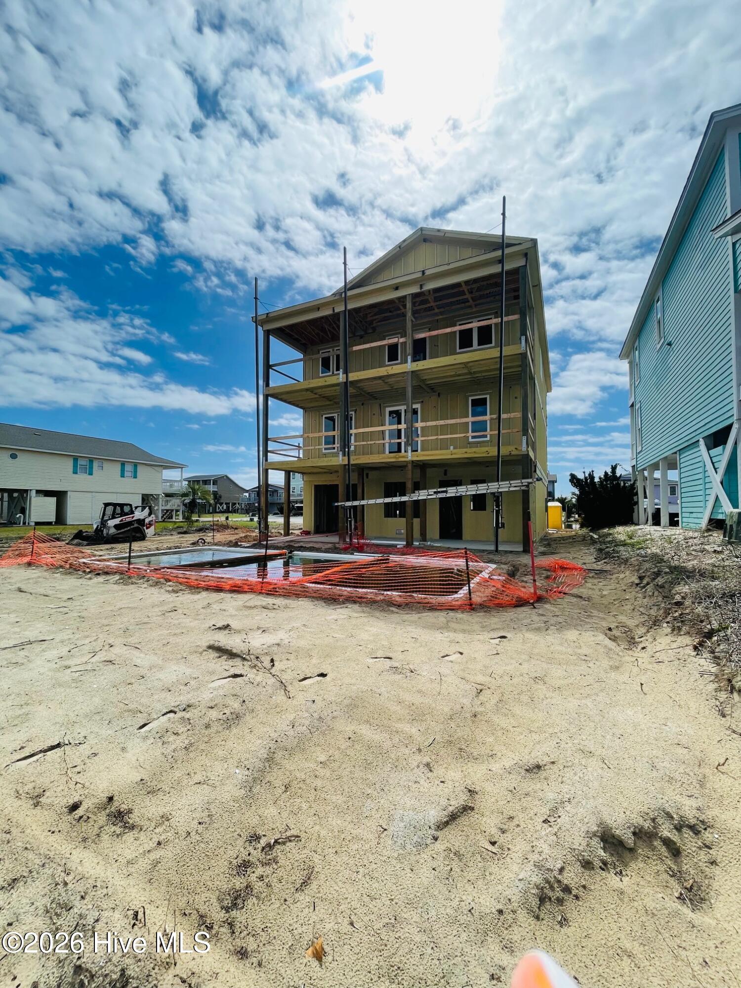 100560037 | Photo 25