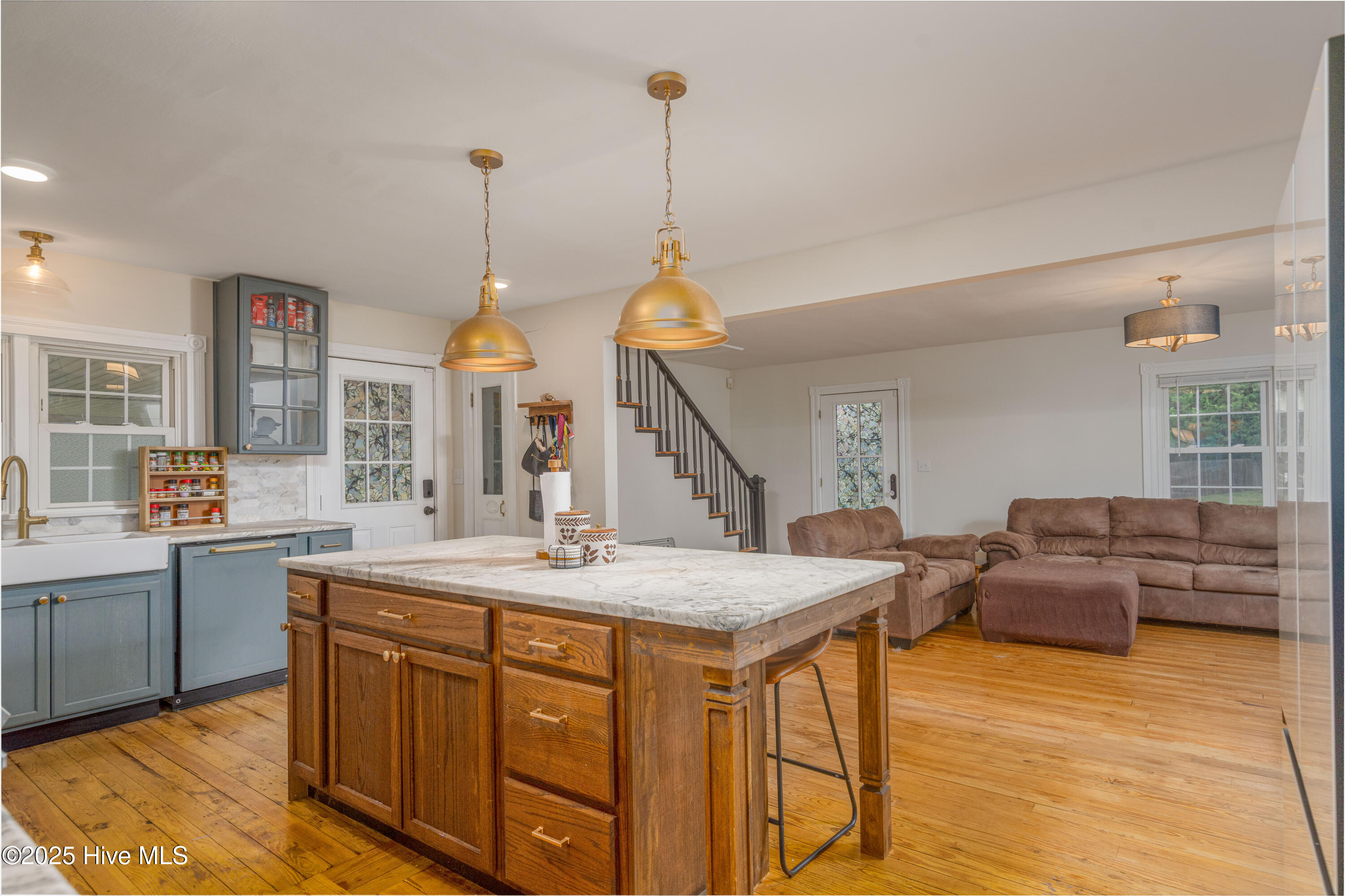 100536527 | Photo 12