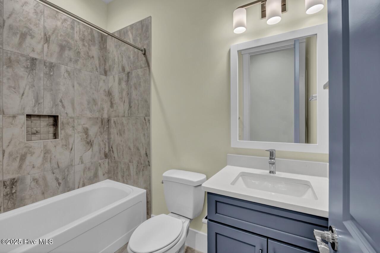 100494690 | Photo 17