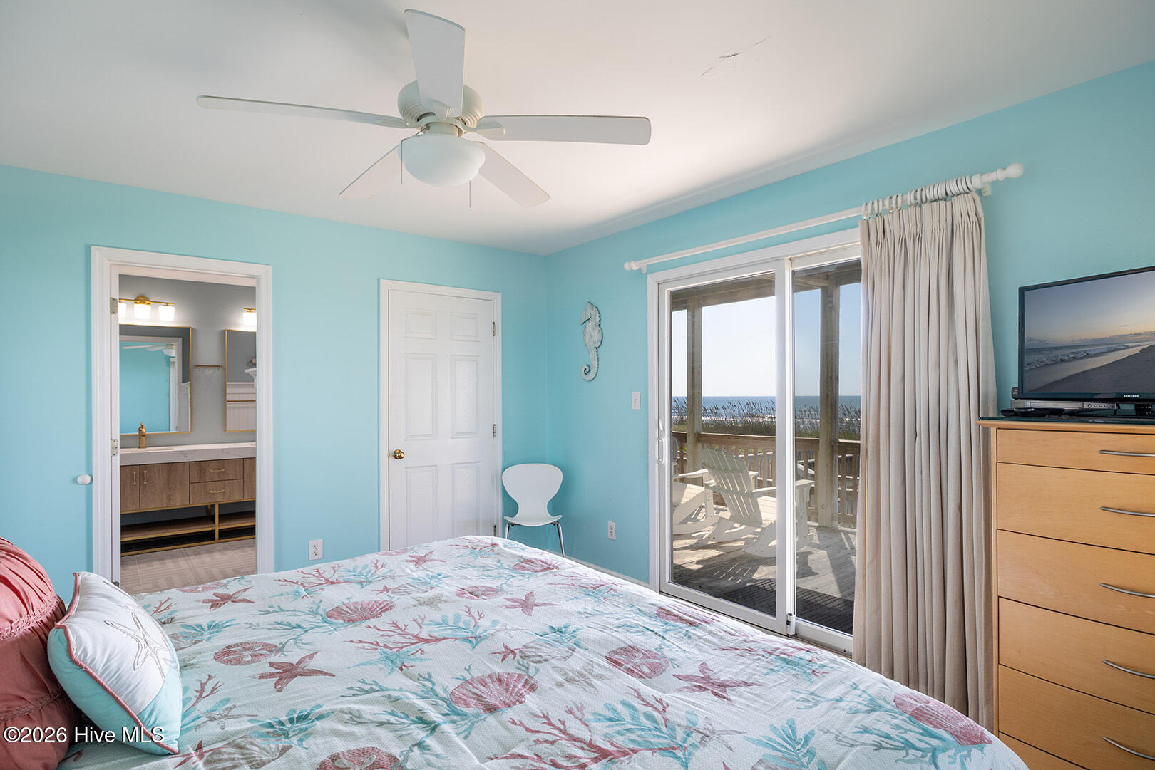 100563805 | Photo 14