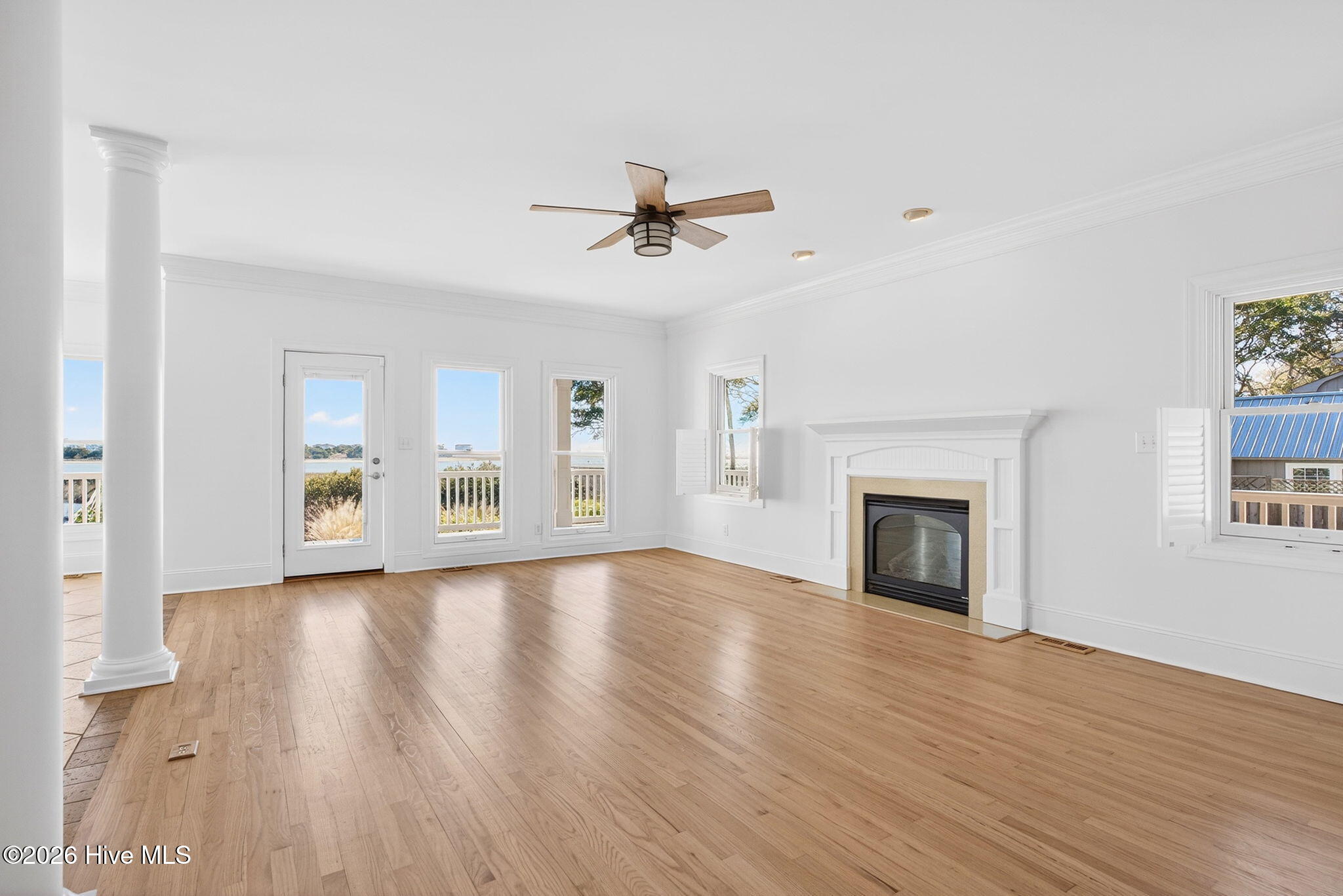 100555125 | Photo 11