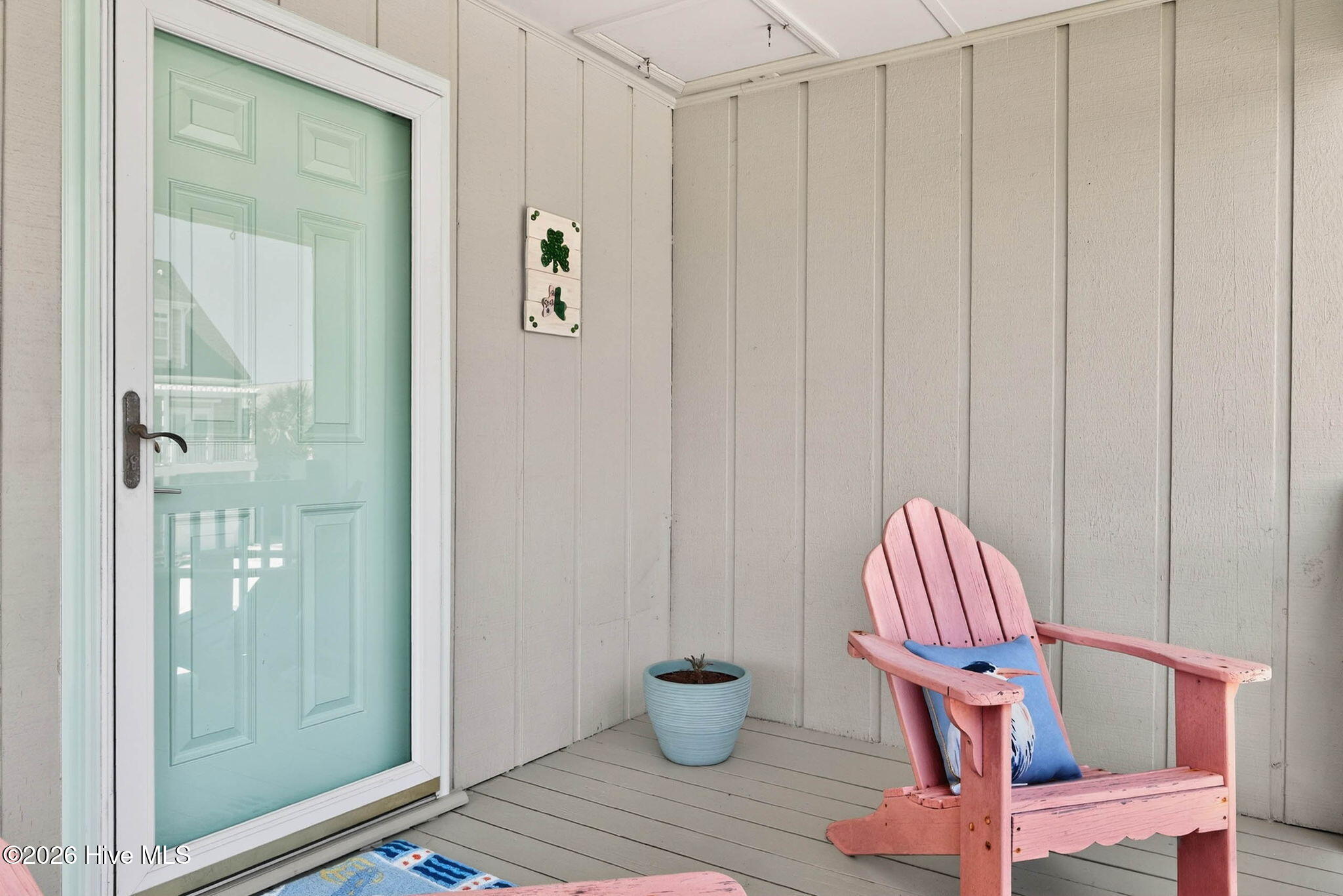 100560739 | Photo 42