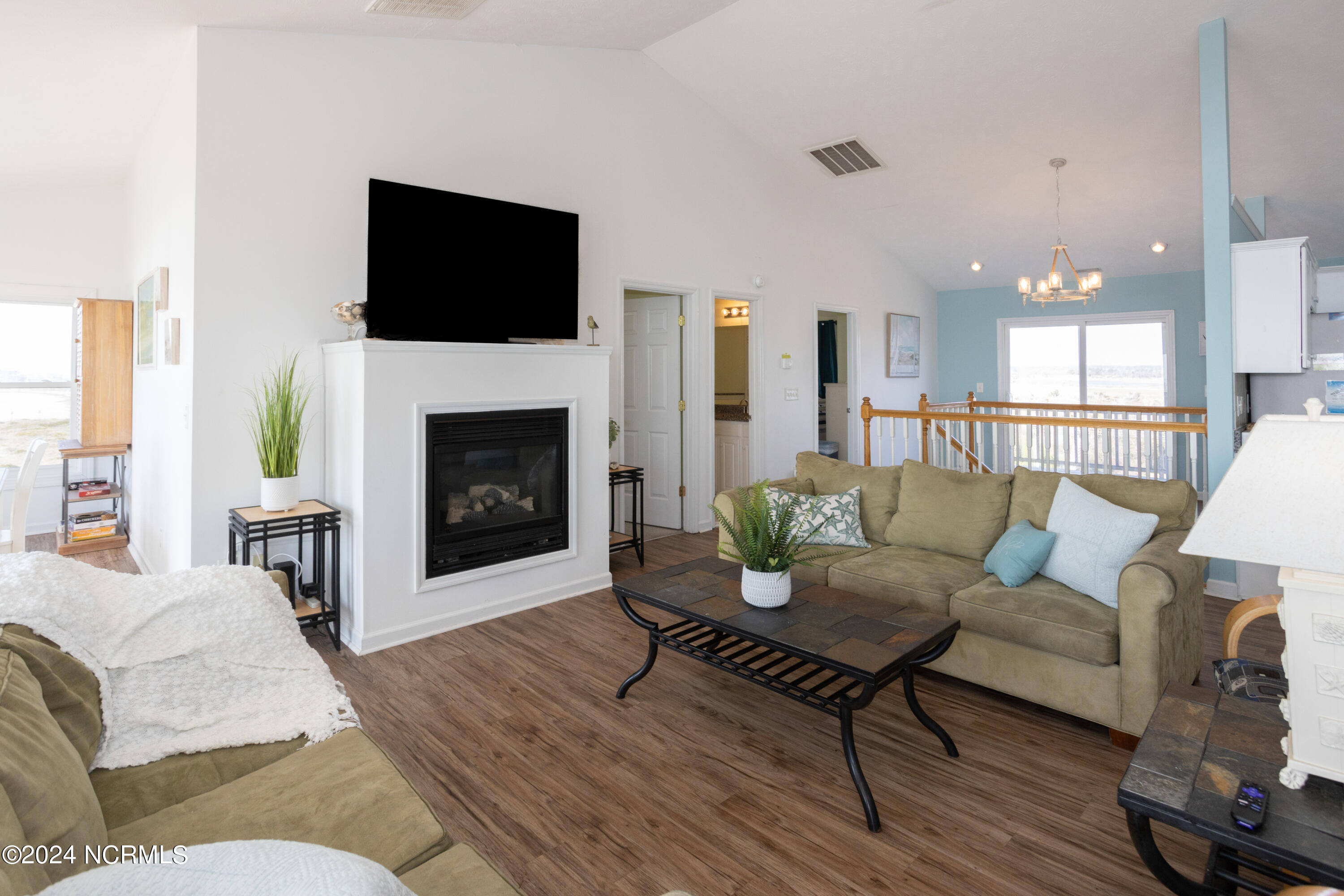 100569490 | Photo 13