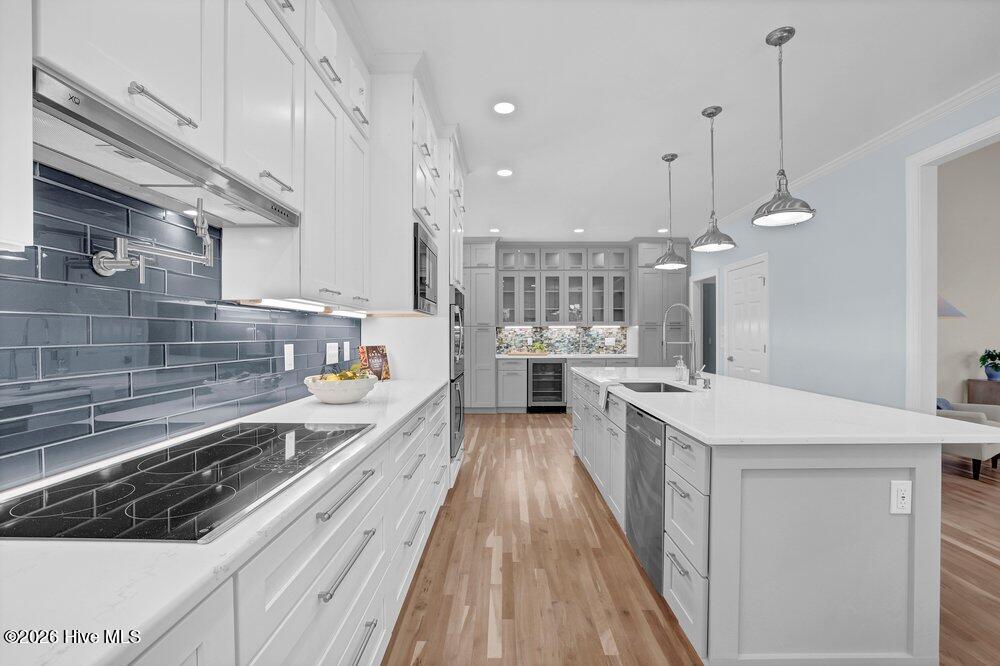 100569343 | Photo 11